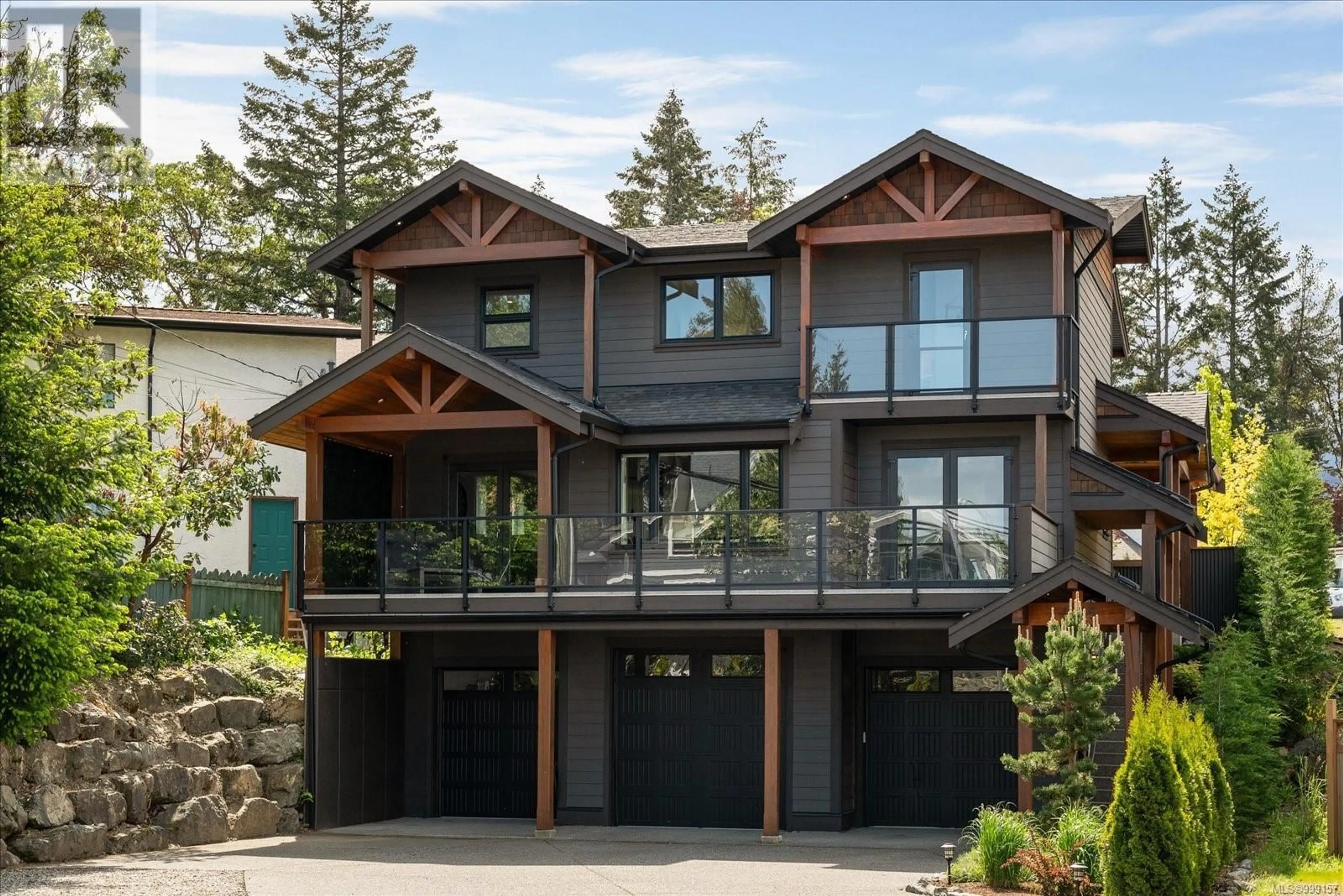 Home with vinyl exterior material, mountain view for 1285 COLLEGE DRIVE, Nanaimo British Columbia V9R5Z5