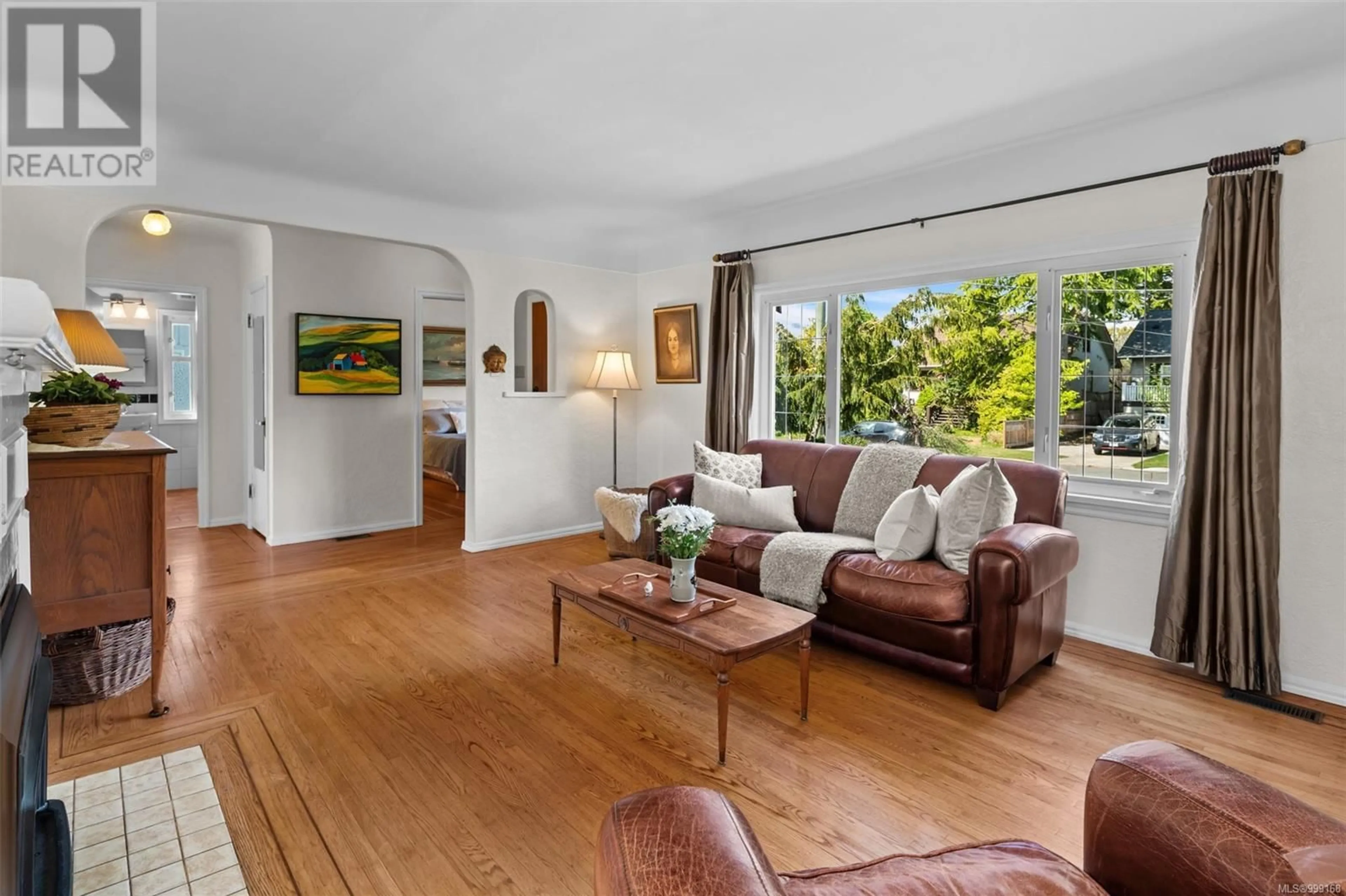 Living room with furniture, unknown for 1757 ARMSTRONG AVENUE, Oak Bay British Columbia V8R5S5