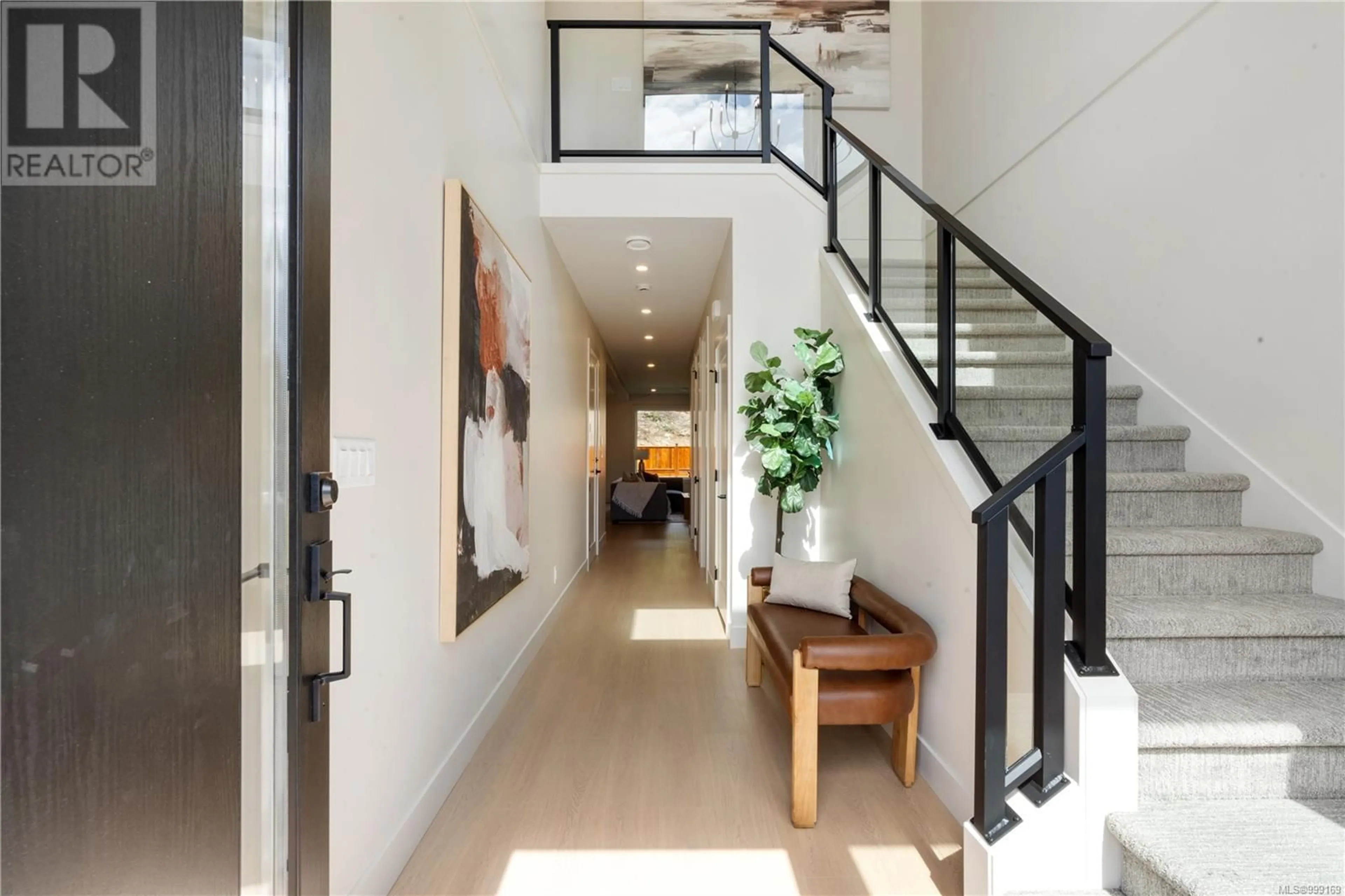 Indoor entryway for 1511 MARBLE PLACE, Langford British Columbia V9B7A2