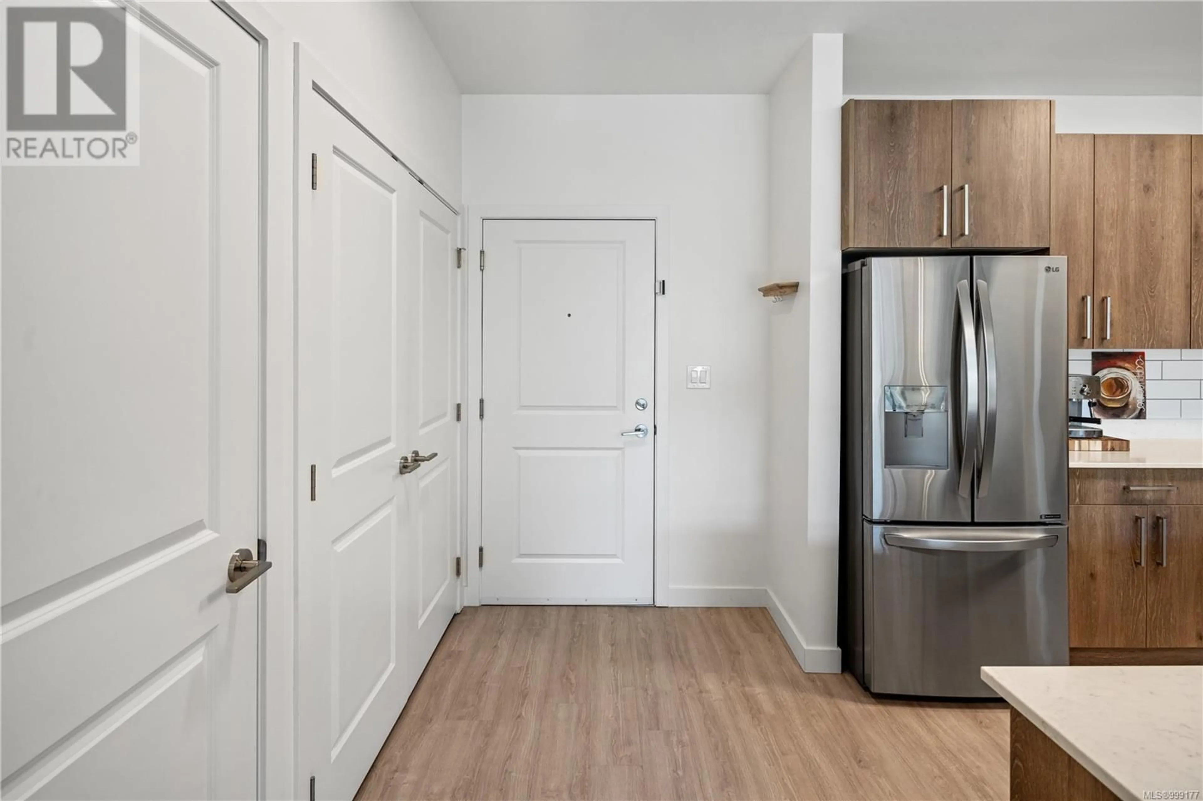 Indoor entryway for 103 - 110 PRESLEY PLACE, View Royal British Columbia V9B0Z1