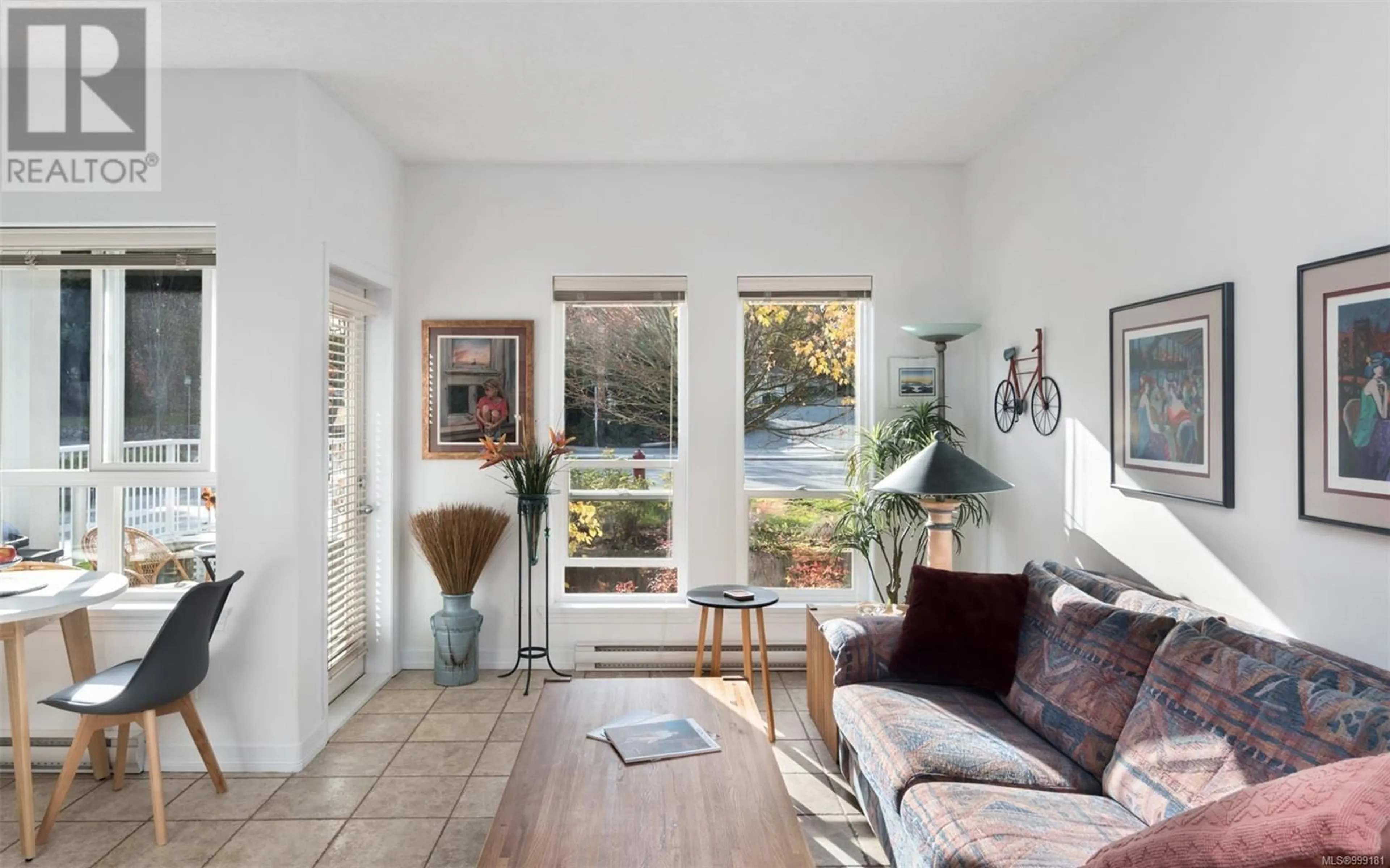 Living room with furniture, unknown for 201 - 3915 CAREY ROAD, Saanich British Columbia V8Z4E3