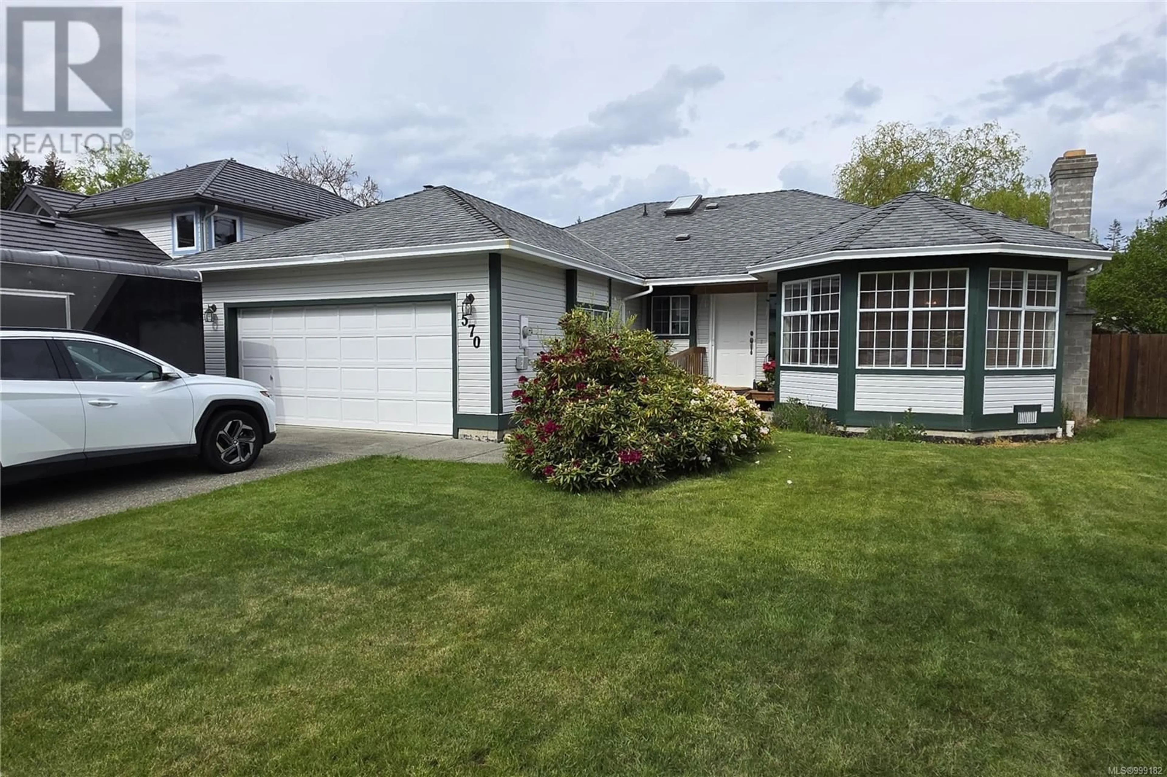 Home with vinyl exterior material, street for 570 JASMINE CRESCENT, Campbell River British Columbia V9W7G8