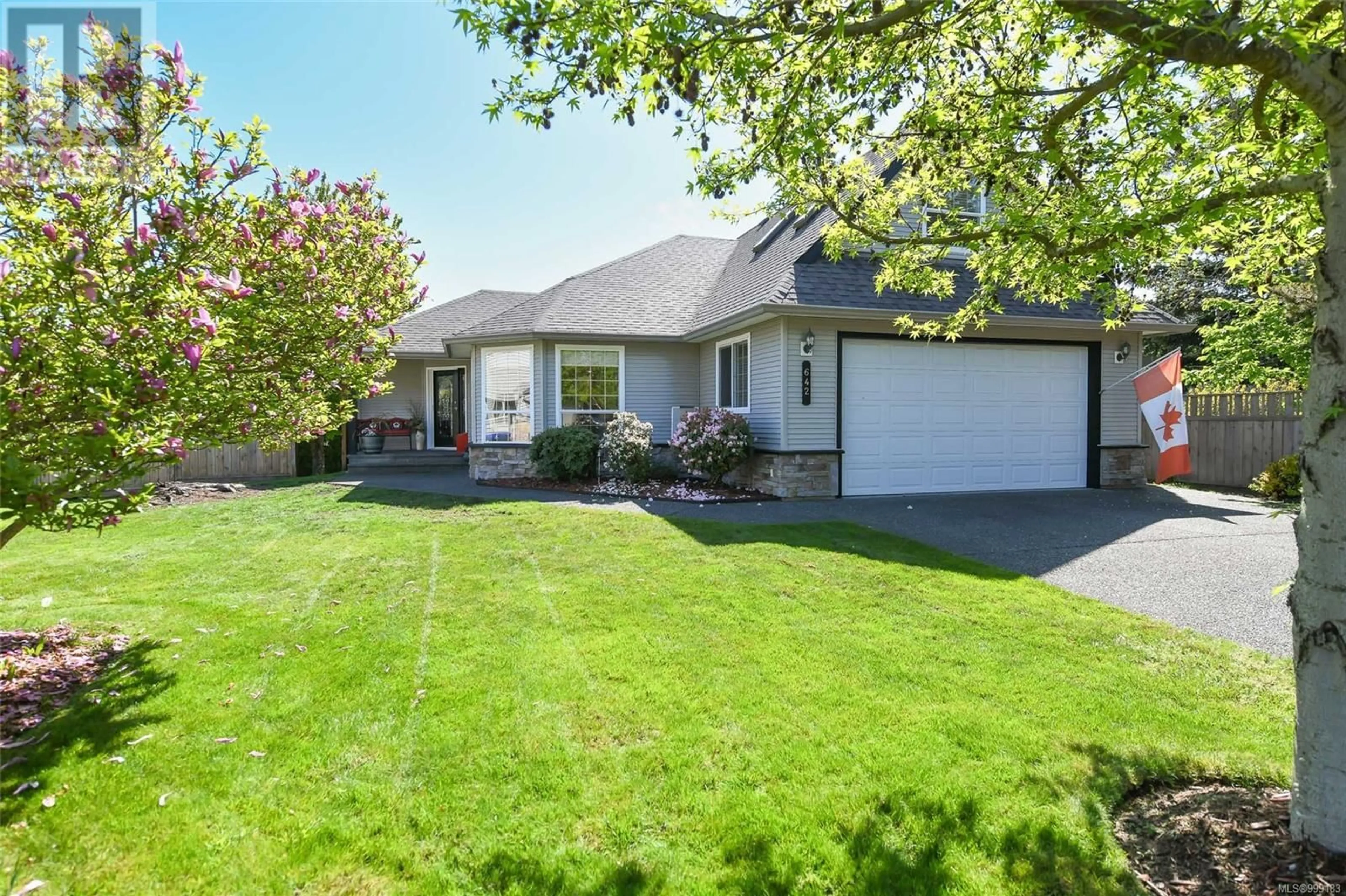 A pic from outside/outdoor area/front of a property/back of a property/a pic from drone, street for 642 SKY VIEW PLACE, Comox British Columbia V9M3R3