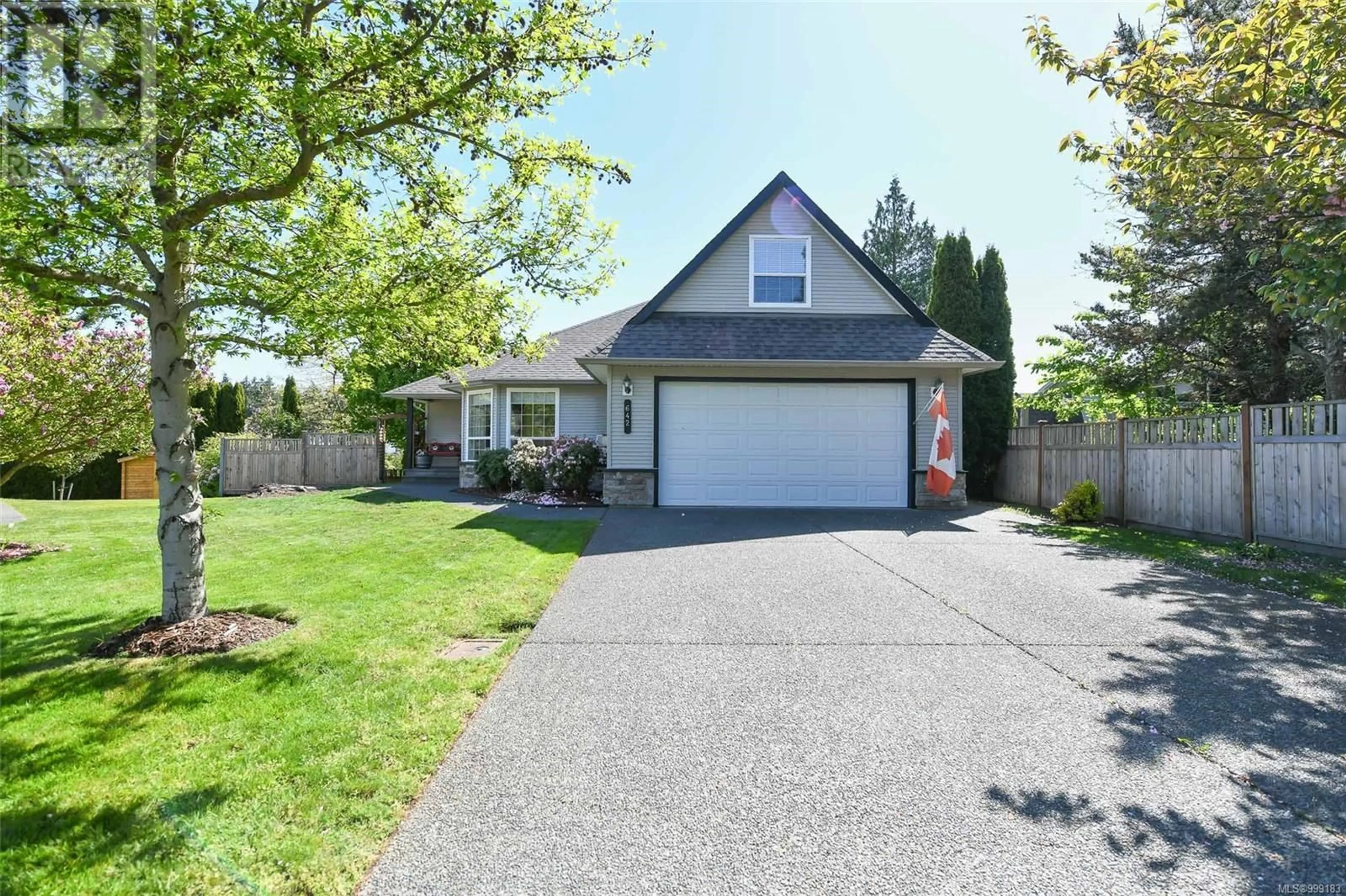 Home with vinyl exterior material, street for 642 SKY VIEW PLACE, Comox British Columbia V9M3R3