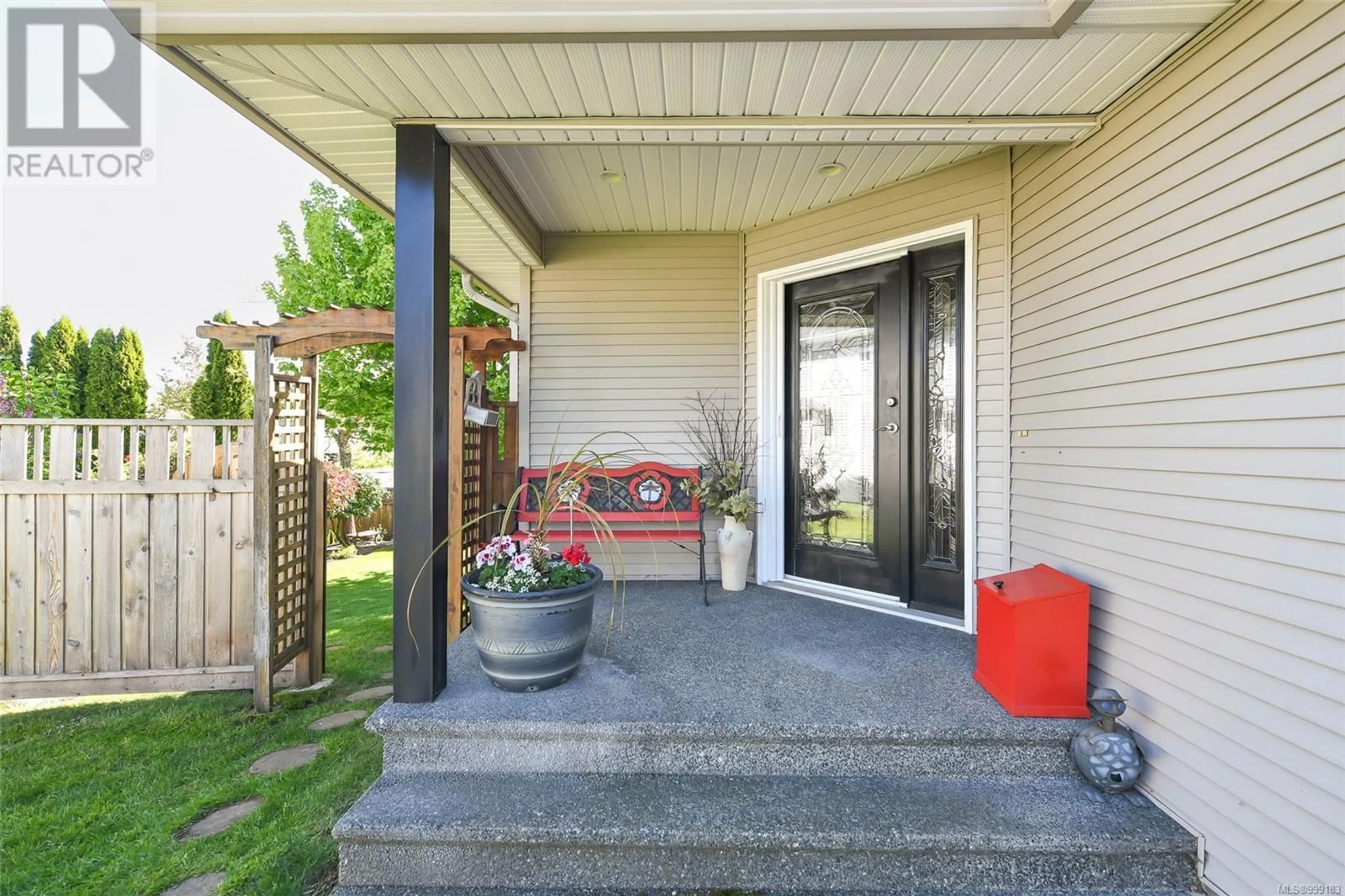 Indoor entryway for 642 SKY VIEW PLACE, Comox British Columbia V9M3R3