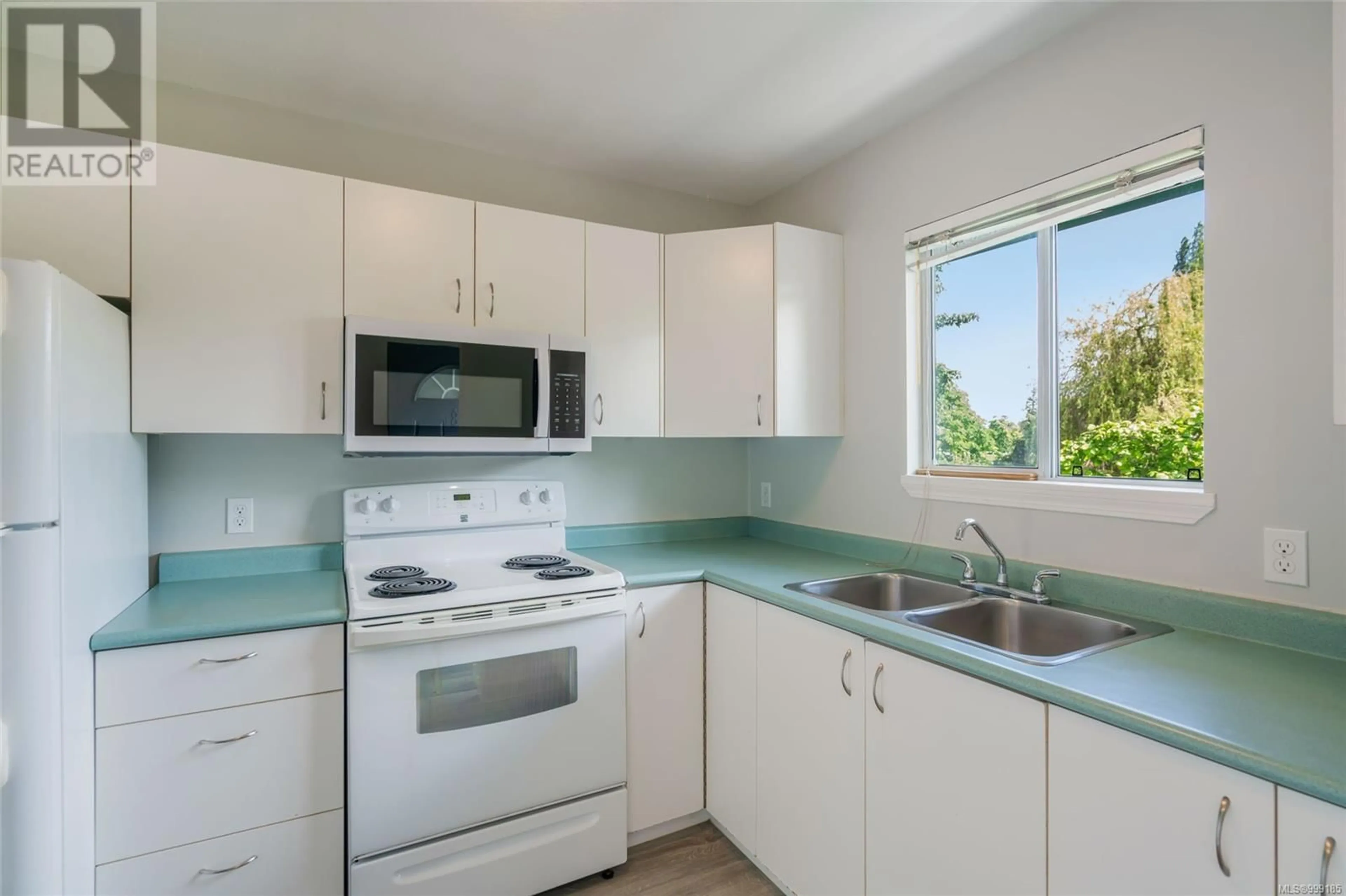 Standard kitchen, unknown for 8 - 68 MILL STREET, Nanaimo British Columbia V9R5A6