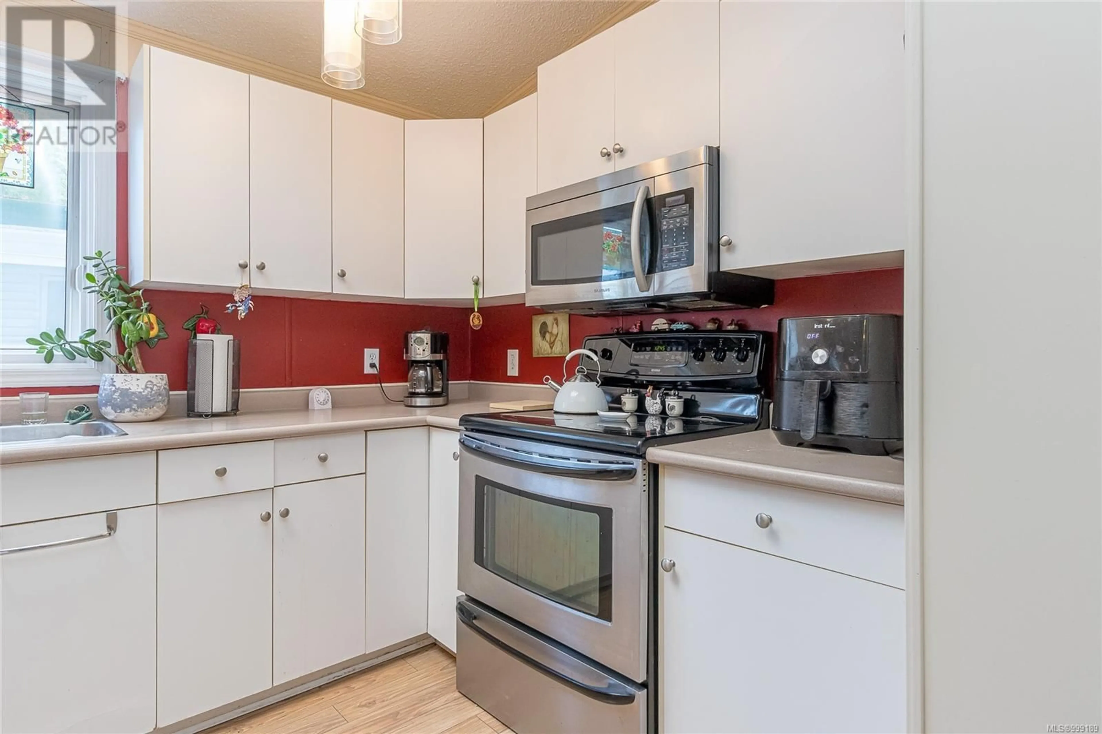 Standard kitchen, unknown for 12 - 3100 RINVOLD ROAD, Hilliers British Columbia V0R1M0