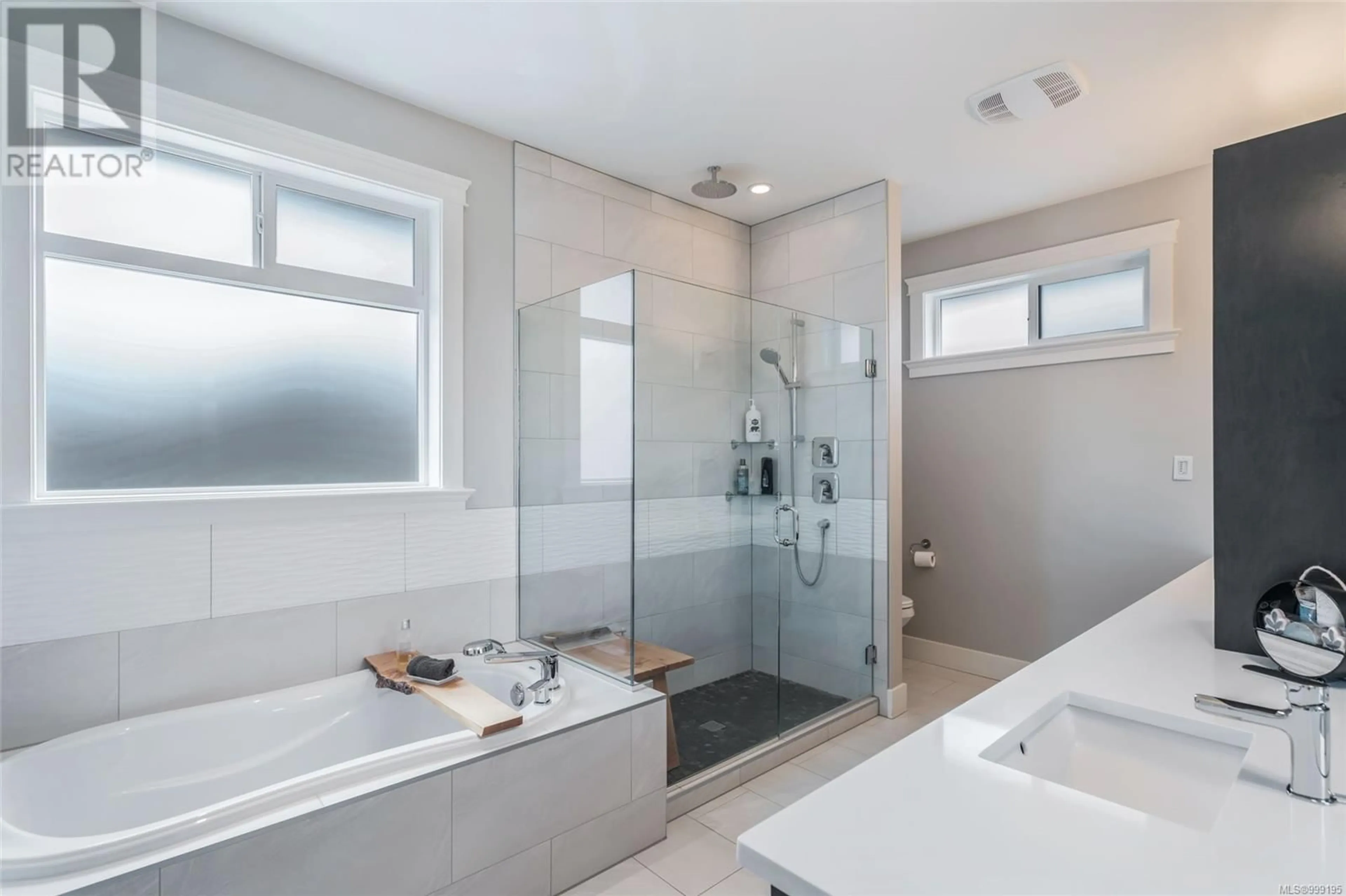 Contemporary bathroom, ceramic/tile floor for 275 BRAMBLE STREET, Parksville British Columbia V9P0E4