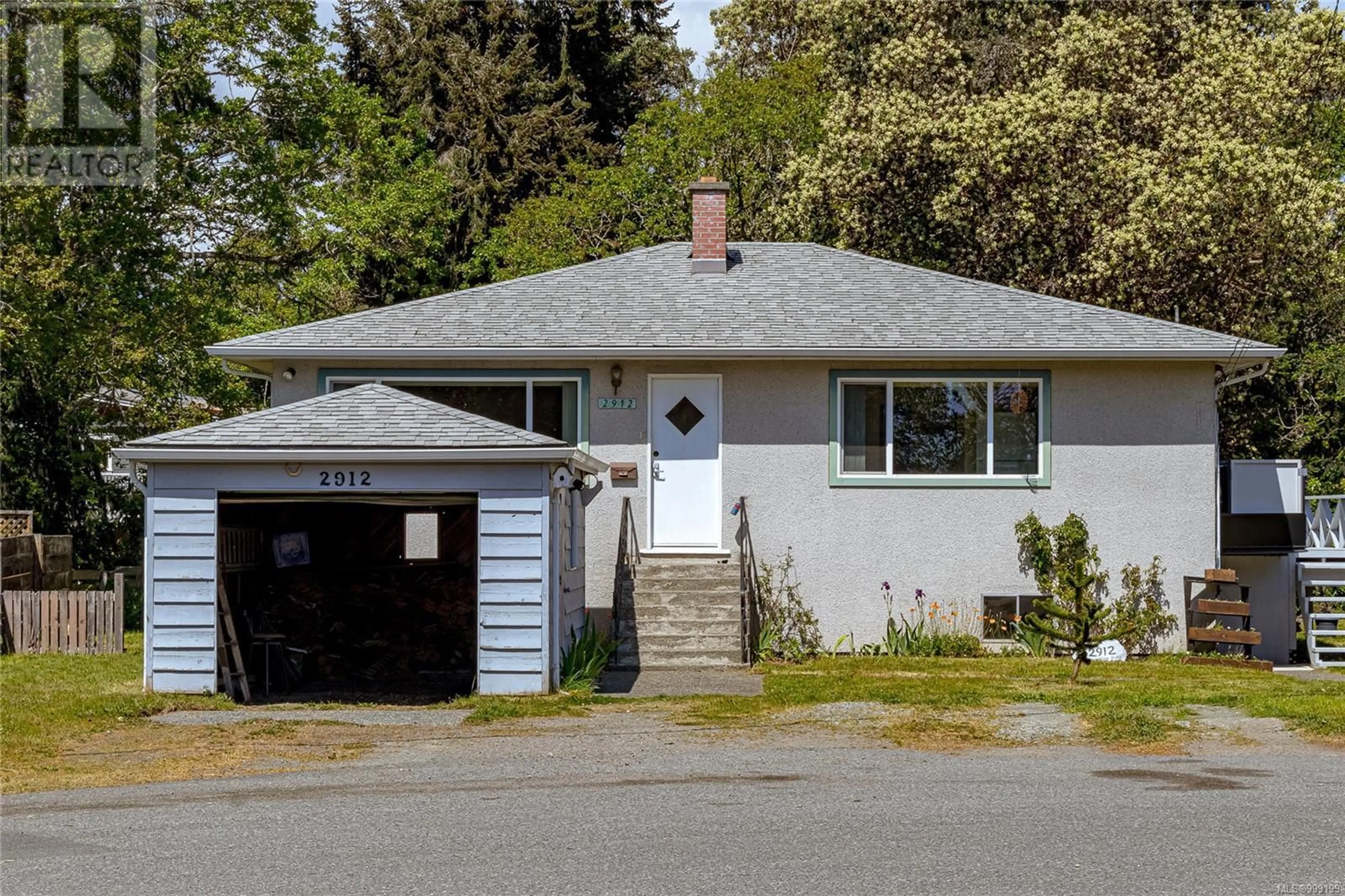 Home with vinyl exterior material, street for 2912 DICKERSON PLACE, Colwood British Columbia V9B2G7