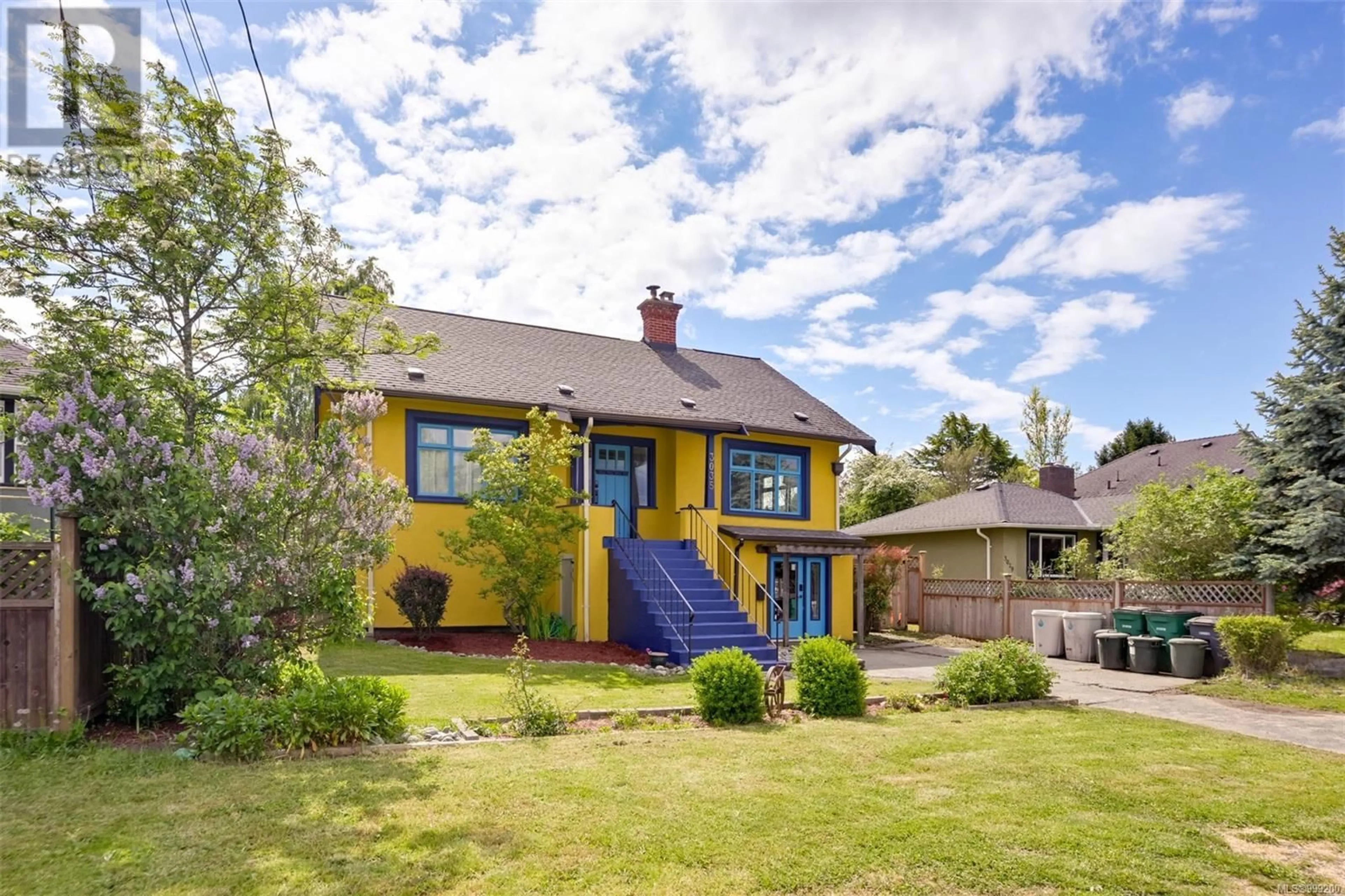A pic from outside/outdoor area/front of a property/back of a property/a pic from drone, street for 3035 MILLGROVE STREET, Saanich British Columbia V9A1X4