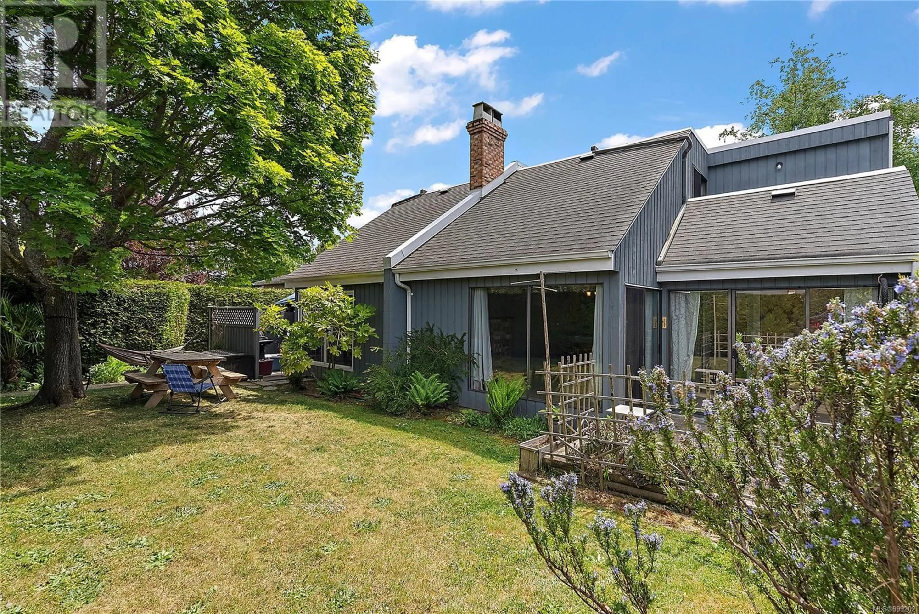 Patio, street for 1 - 1318 VINING STREET, Victoria British Columbia V8R1P6