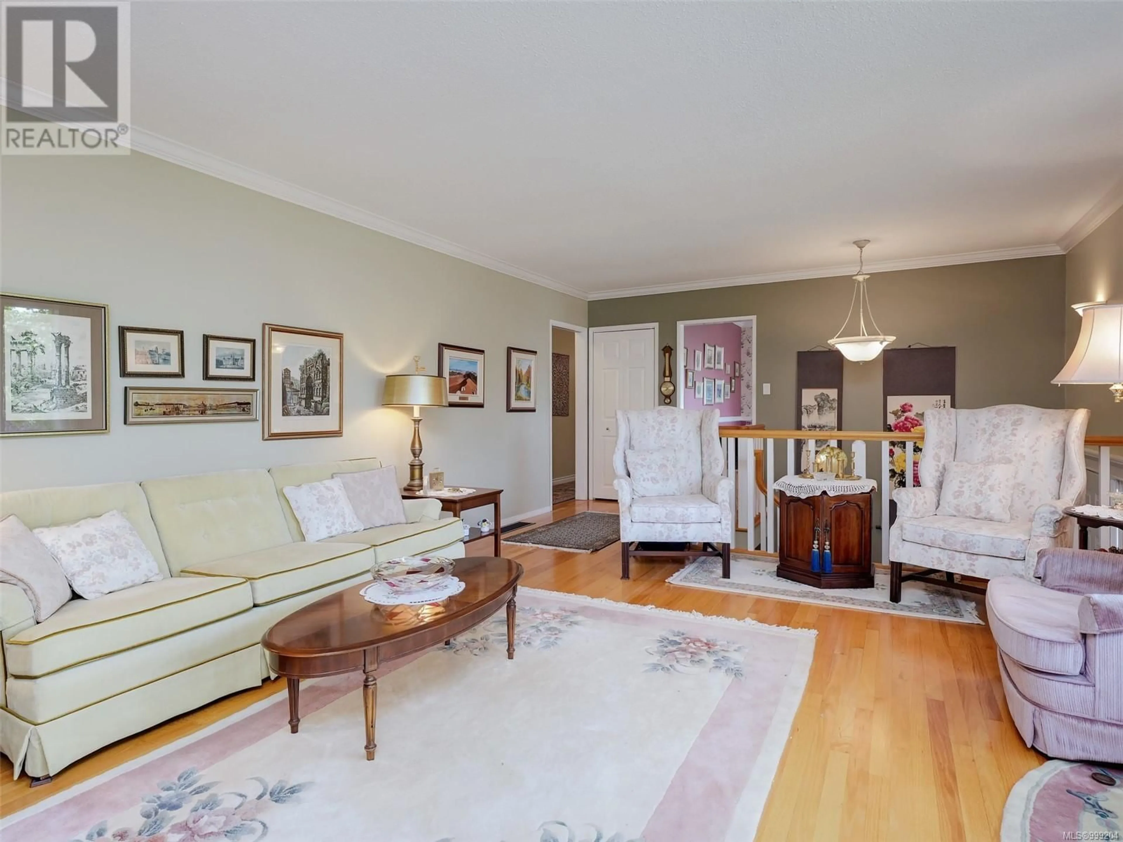 Living room with furniture, unknown for 1470 BANFF PLACE, Saanich British Columbia V8P2E8