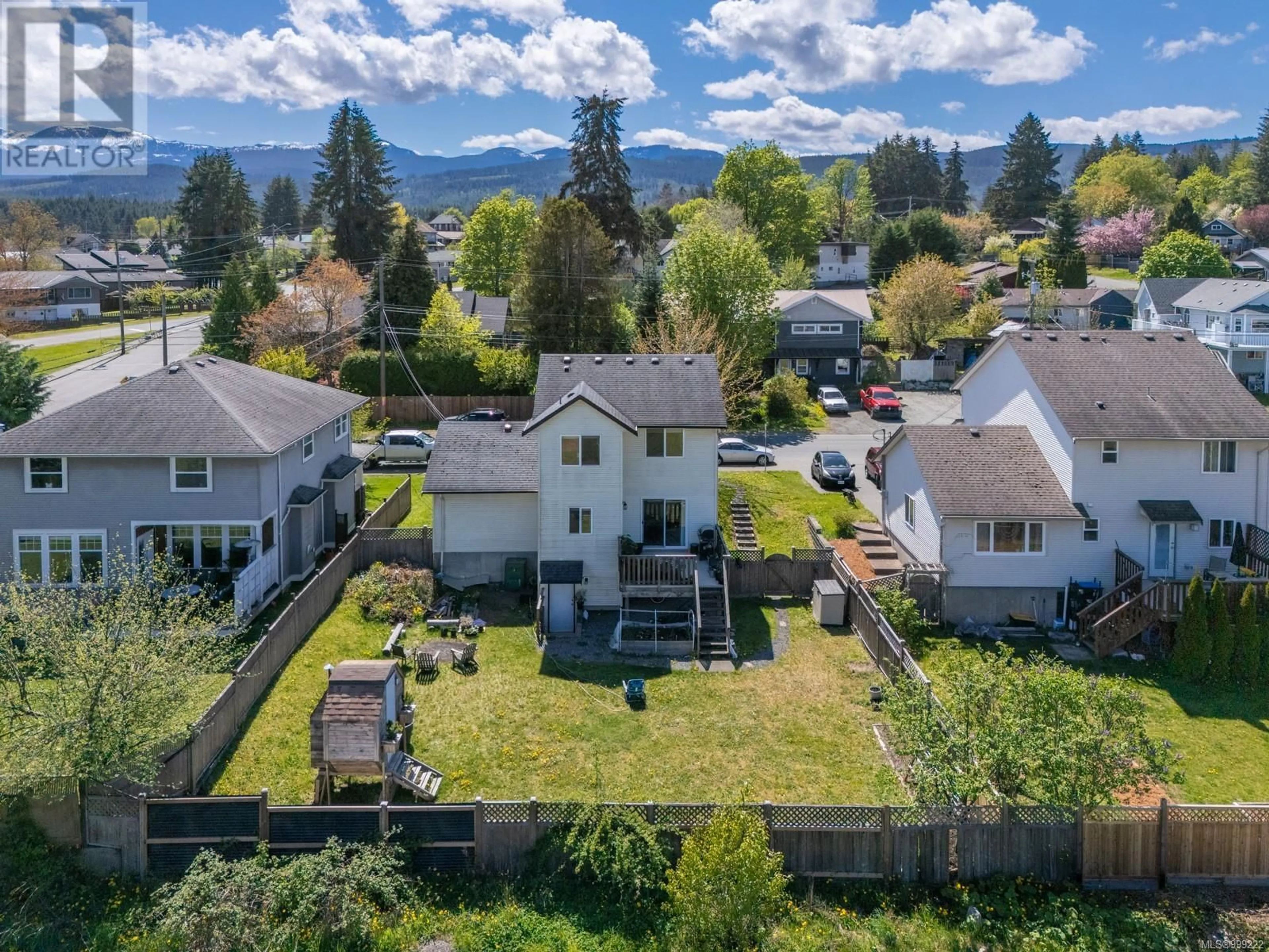 A pic from outside/outdoor area/front of a property/back of a property/a pic from drone, mountain view for 2782 KENDAL AVENUE, Cumberland British Columbia V0R1S0