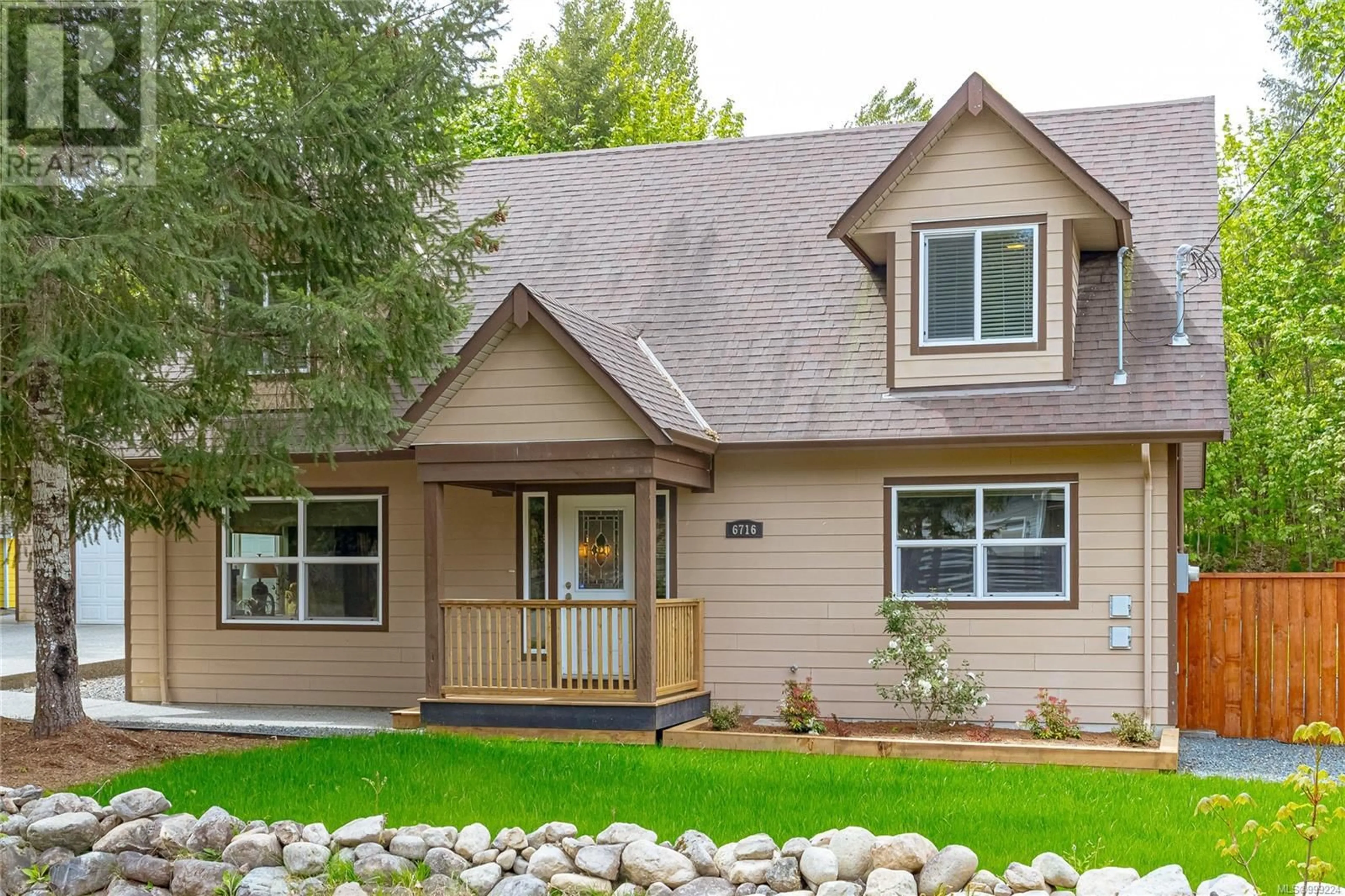 Home with vinyl exterior material, mountain view for 6716 WALL STREET, Honeymoon Bay British Columbia V0R1Y0