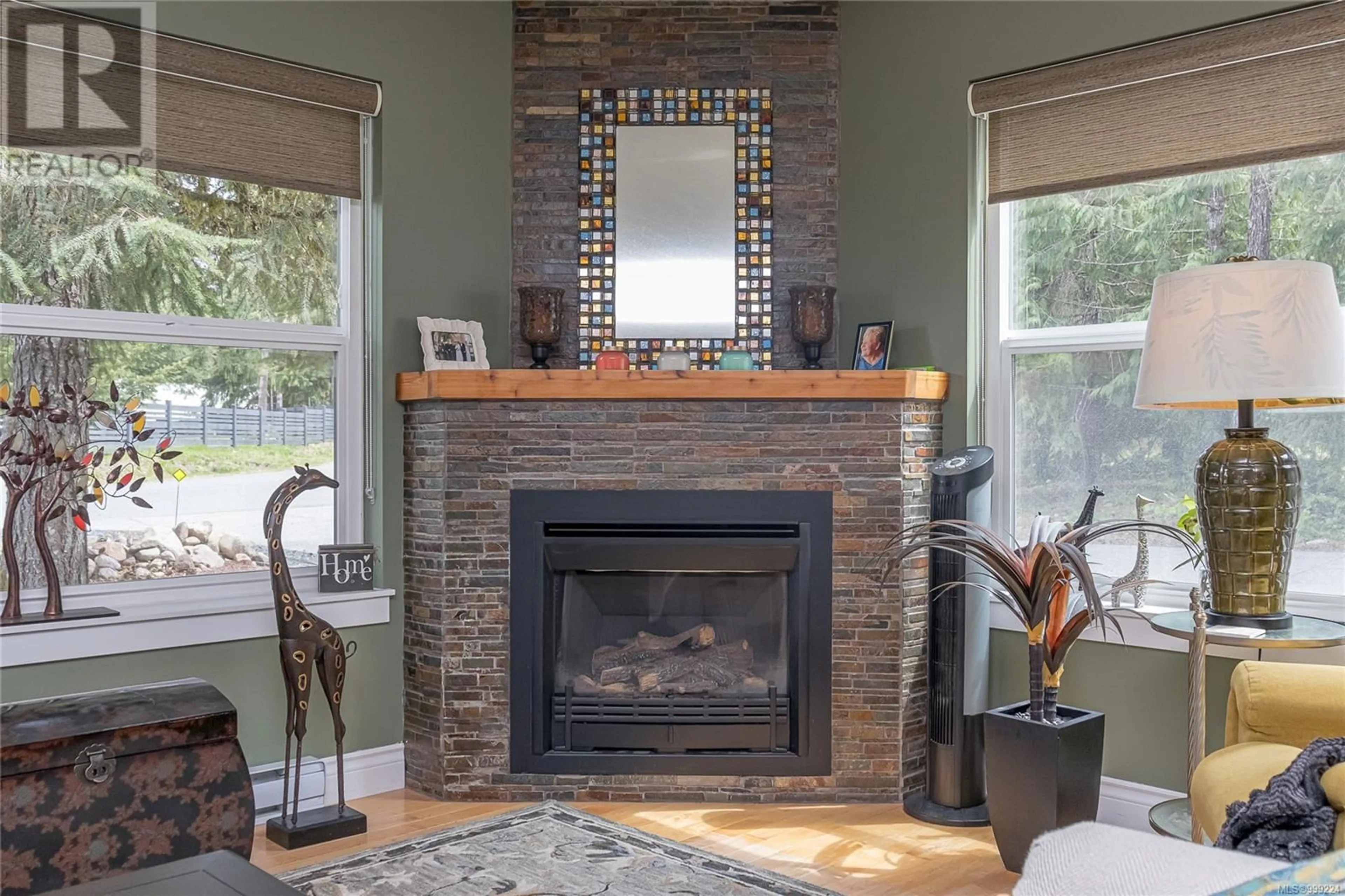 Living room with furniture, unknown for 6716 WALL STREET, Honeymoon Bay British Columbia V0R1Y0