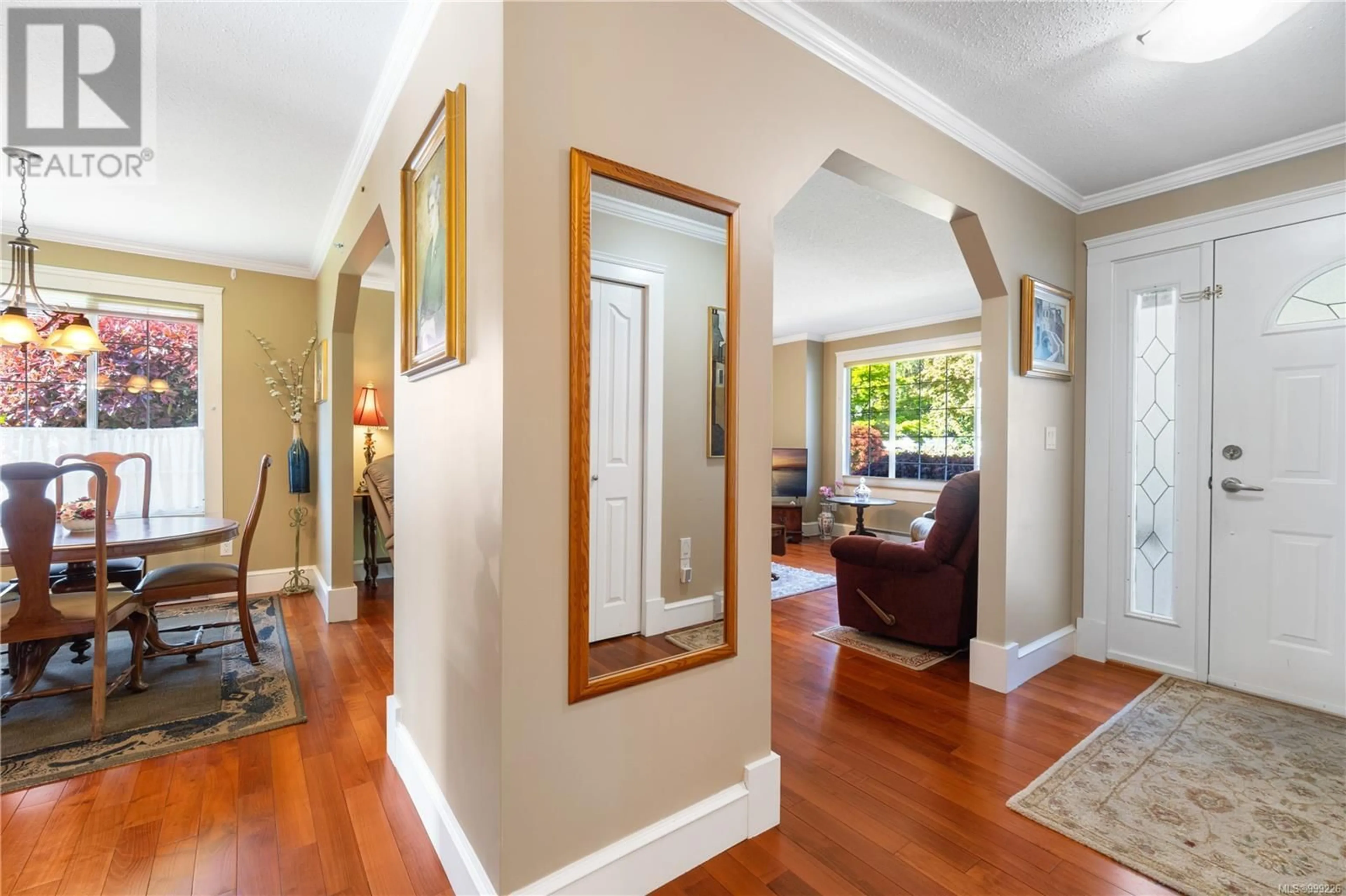 Indoor entryway for 628 ALDER STREET, Qualicum Beach British Columbia V9K1J3