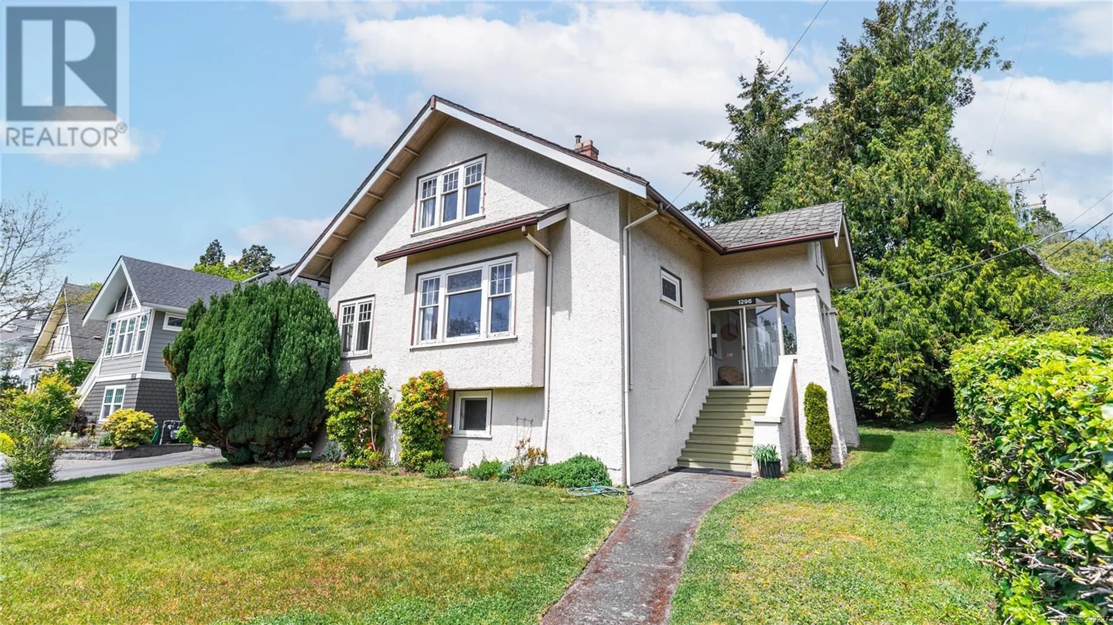 Home with vinyl exterior material, street for 1296 RICHARDSON STREET, Victoria British Columbia V8V3E1