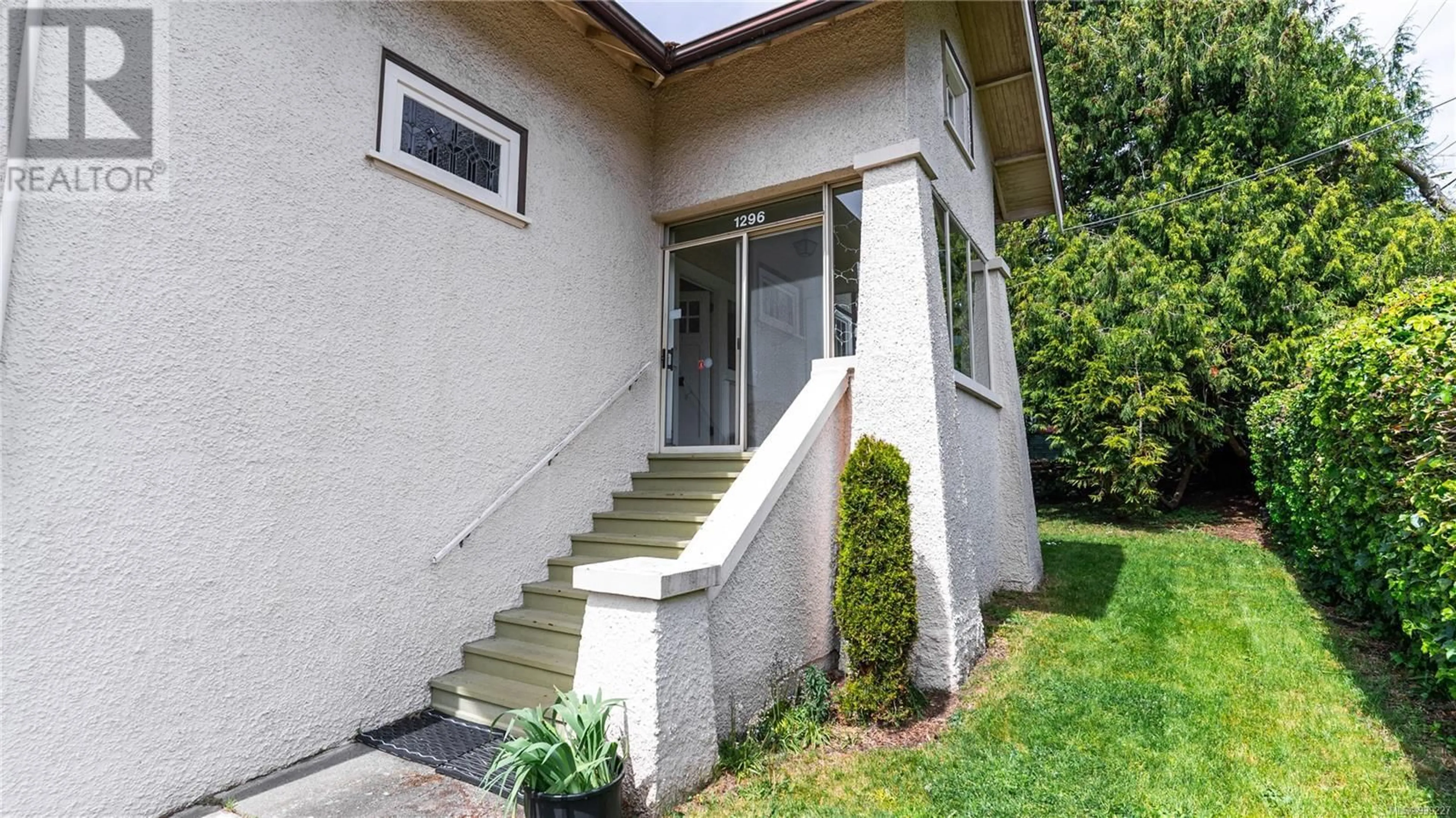 Patio, street for 1296 RICHARDSON STREET, Victoria British Columbia V8V3E1
