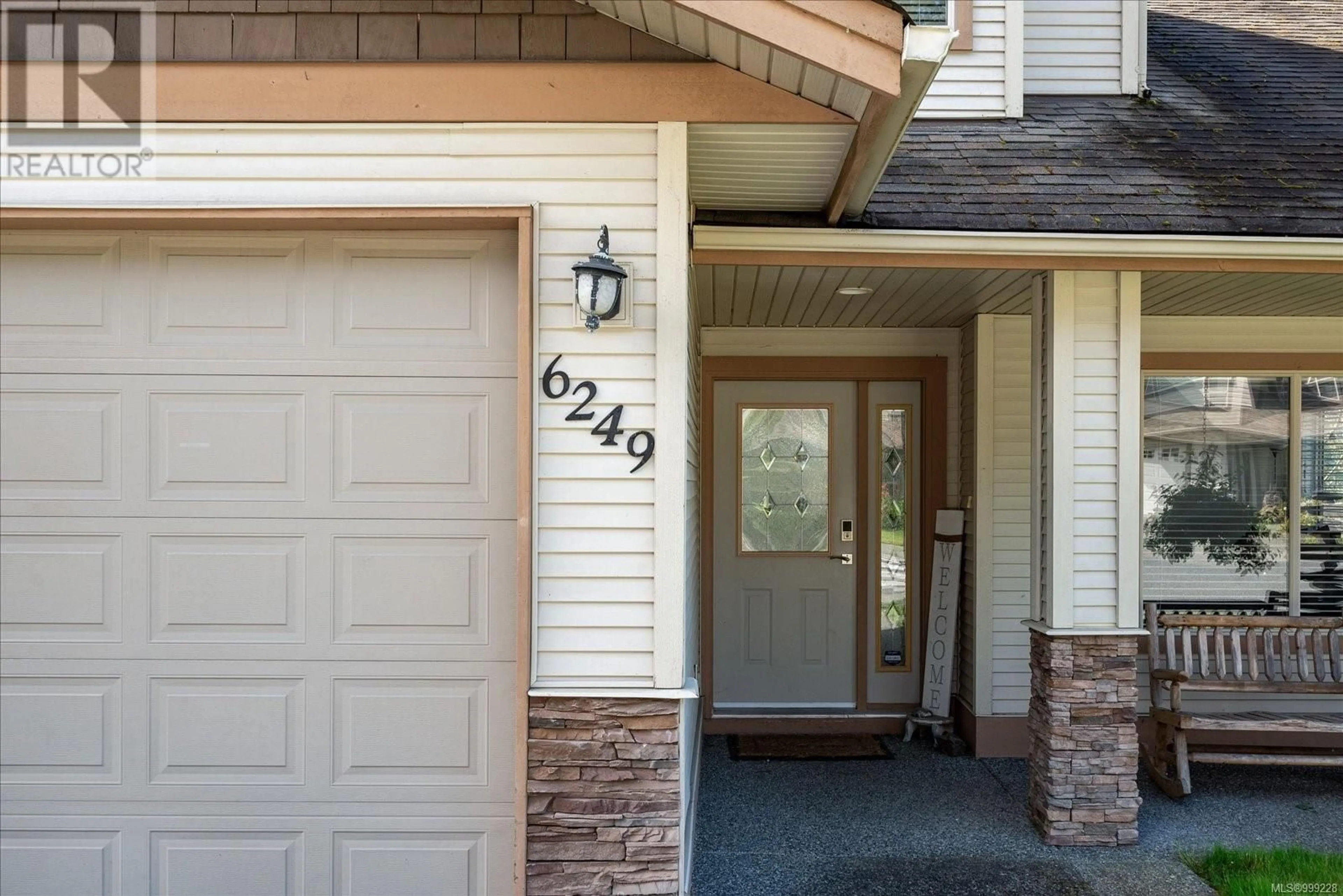 Indoor entryway for 6249 GARSIDE ROAD, Nanaimo British Columbia V9T6H9