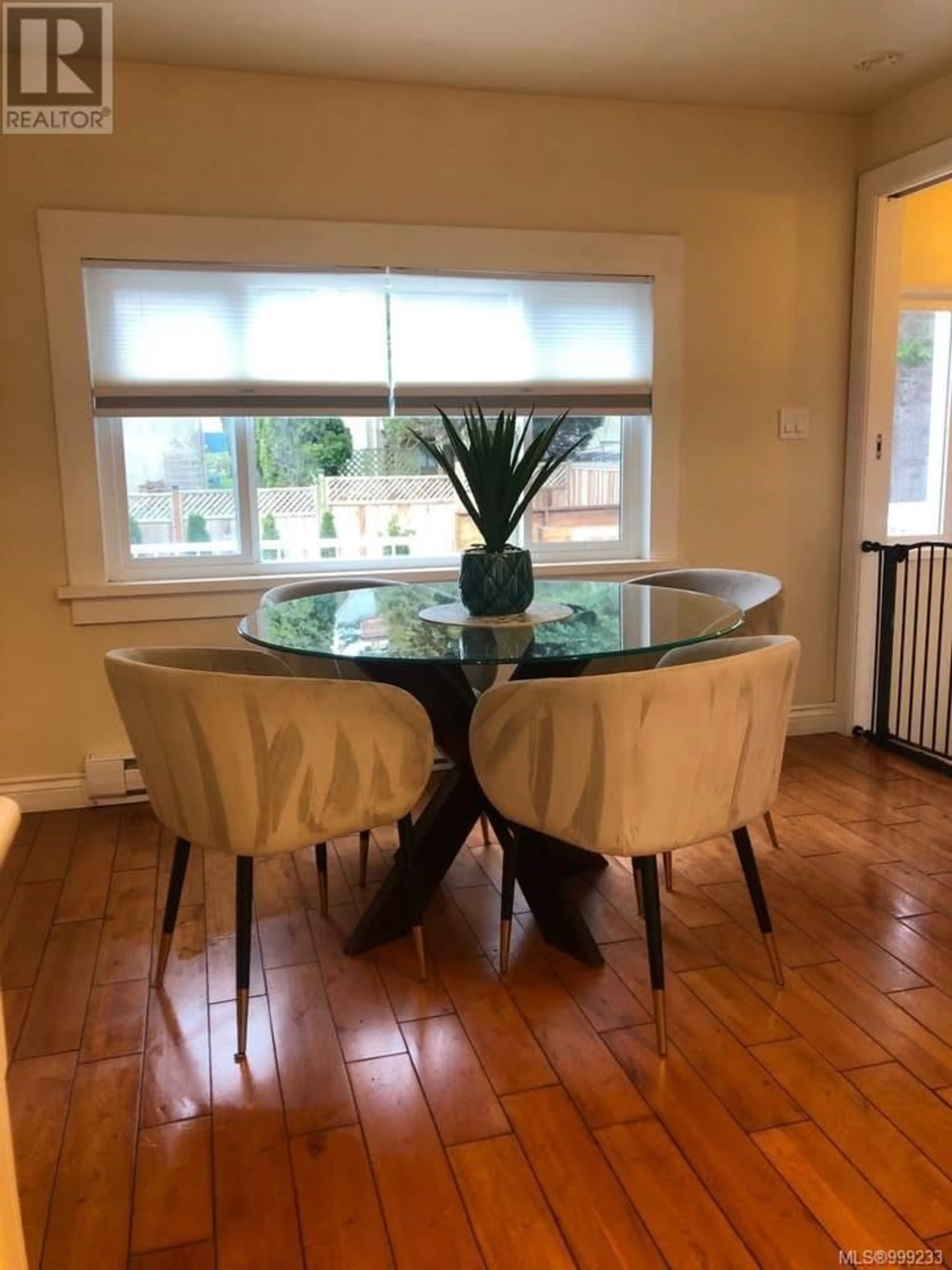 Dining room, wood/laminate floor for 1321 FINLAYSON STREET, Victoria British Columbia V8T2V5