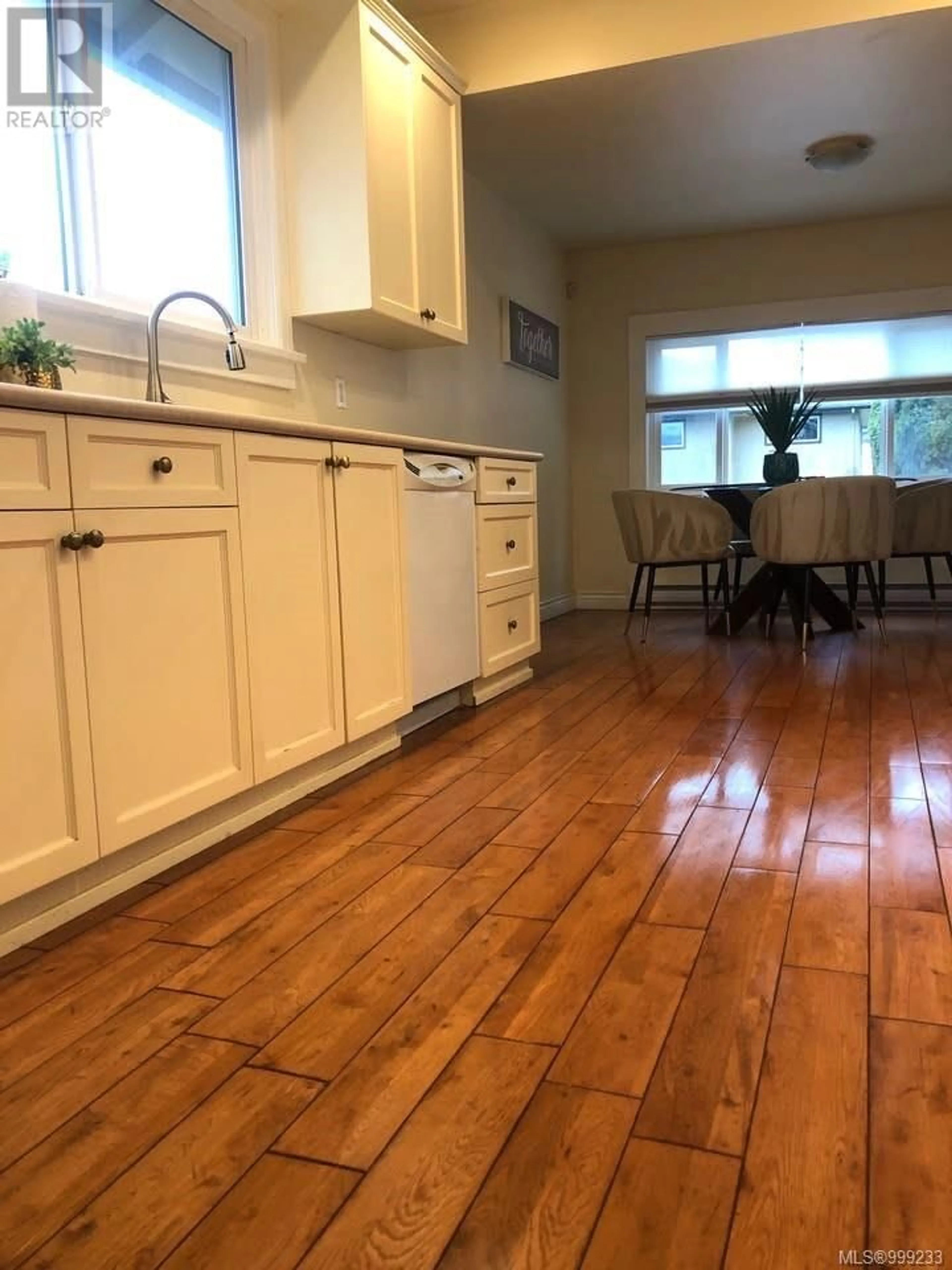 Open concept kitchen, wood/laminate floor for 1321 FINLAYSON STREET, Victoria British Columbia V8T2V5
