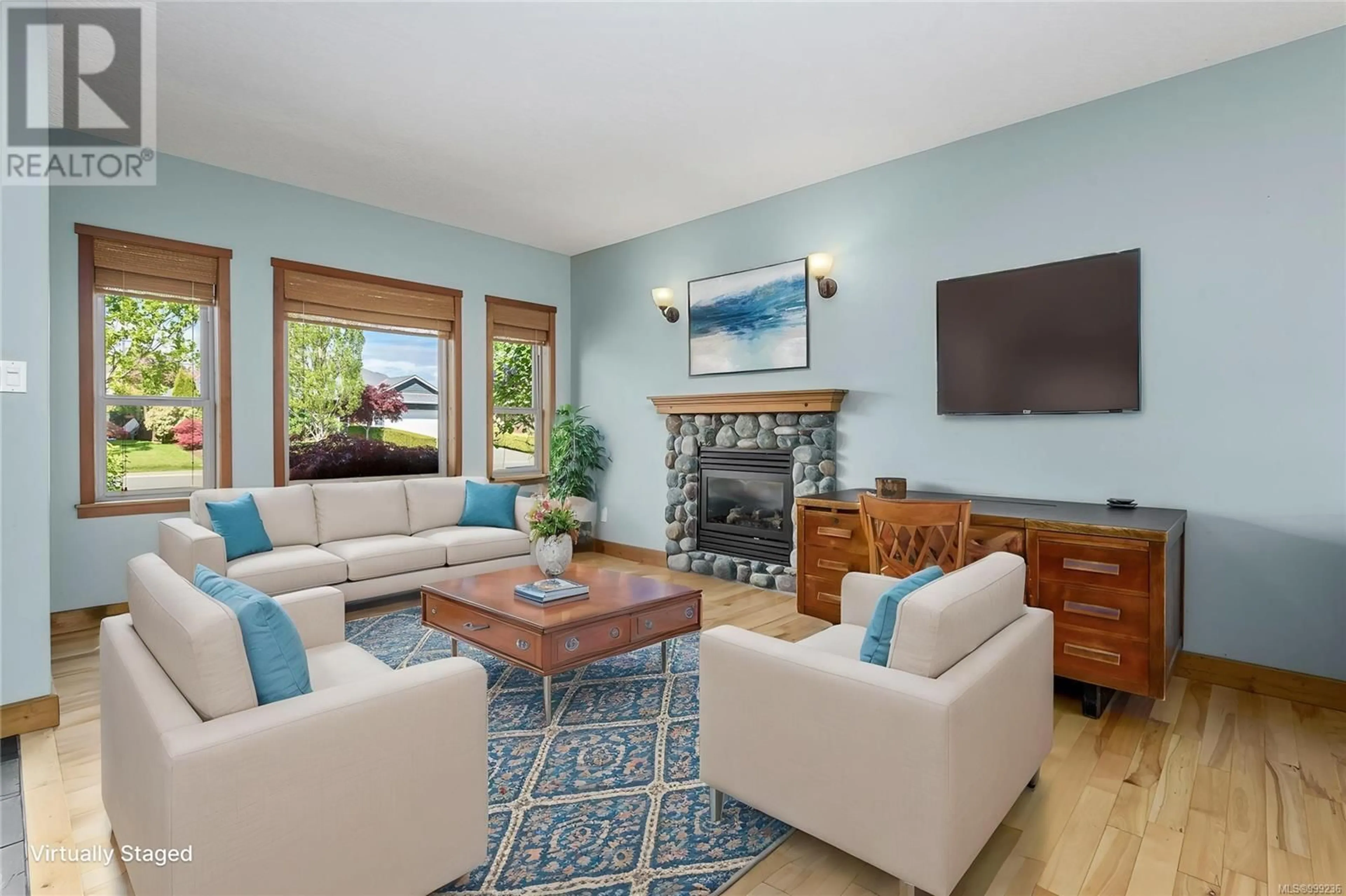 Living room with furniture, unknown for 652 EXPEDITOR PLACE, Comox British Columbia V9M4J3