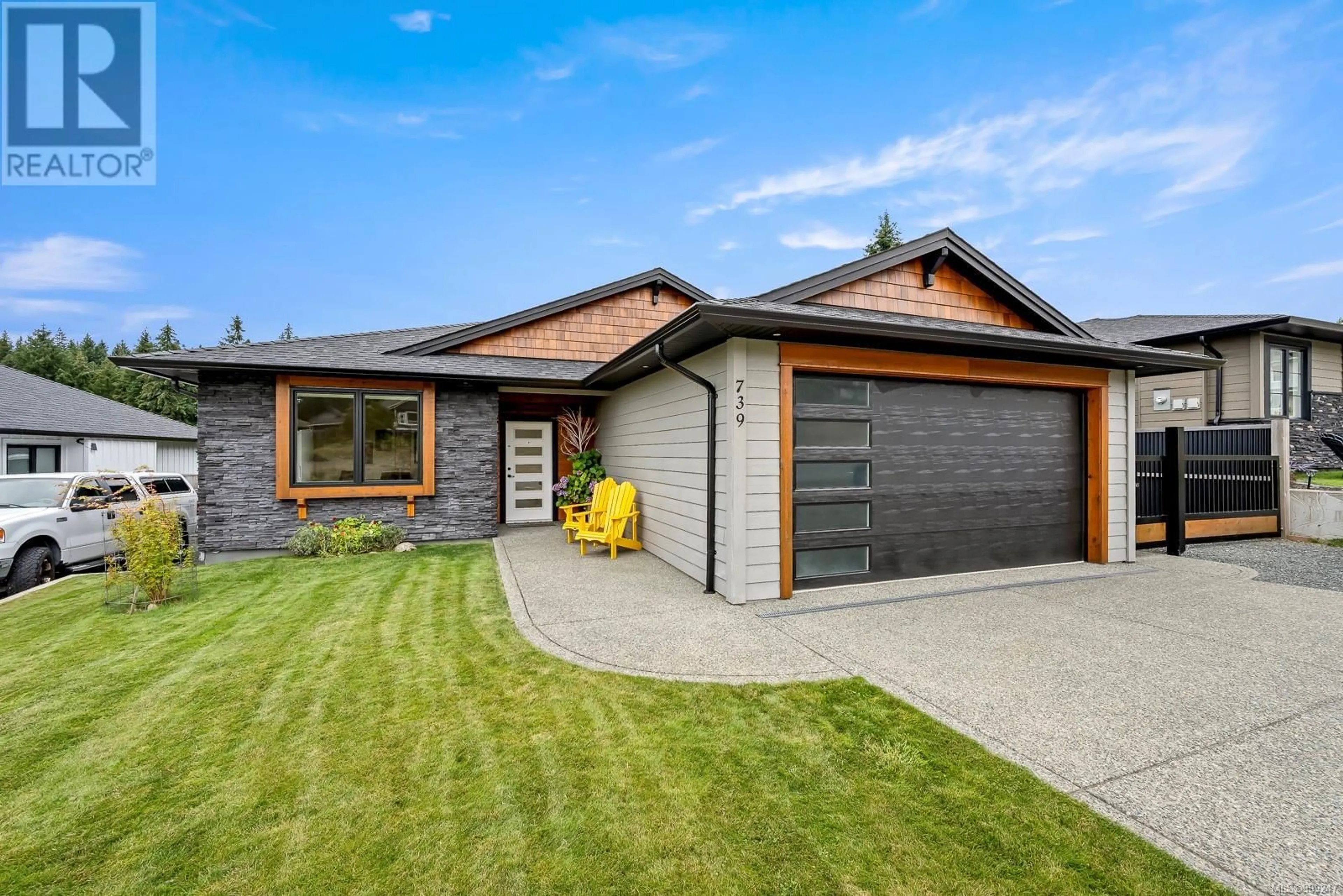 Home with vinyl exterior material, street for 739 BUSHBUCK DRIVE, Campbell River British Columbia V9W7X2