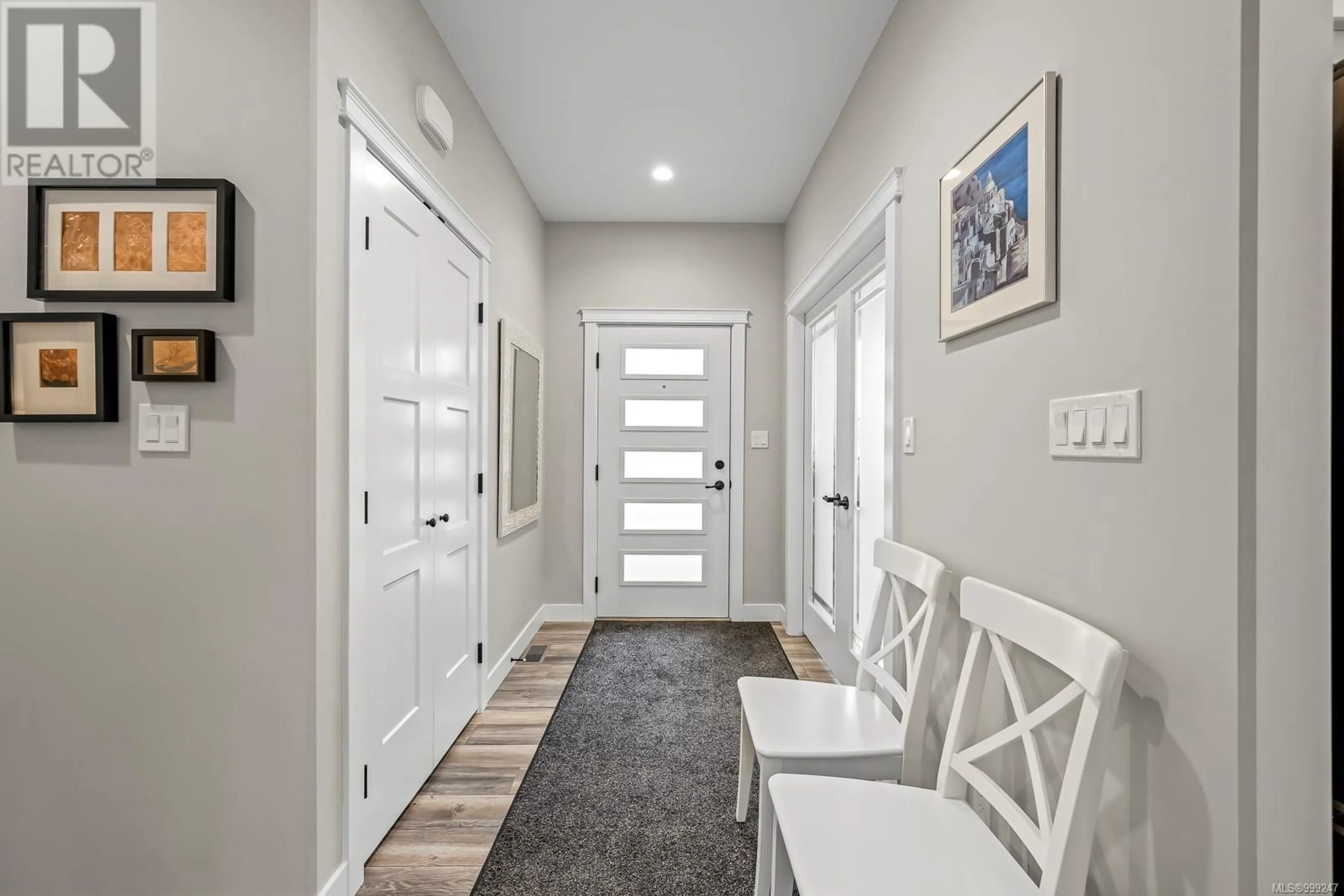 Indoor entryway for 739 BUSHBUCK DRIVE, Campbell River British Columbia V9W7X2