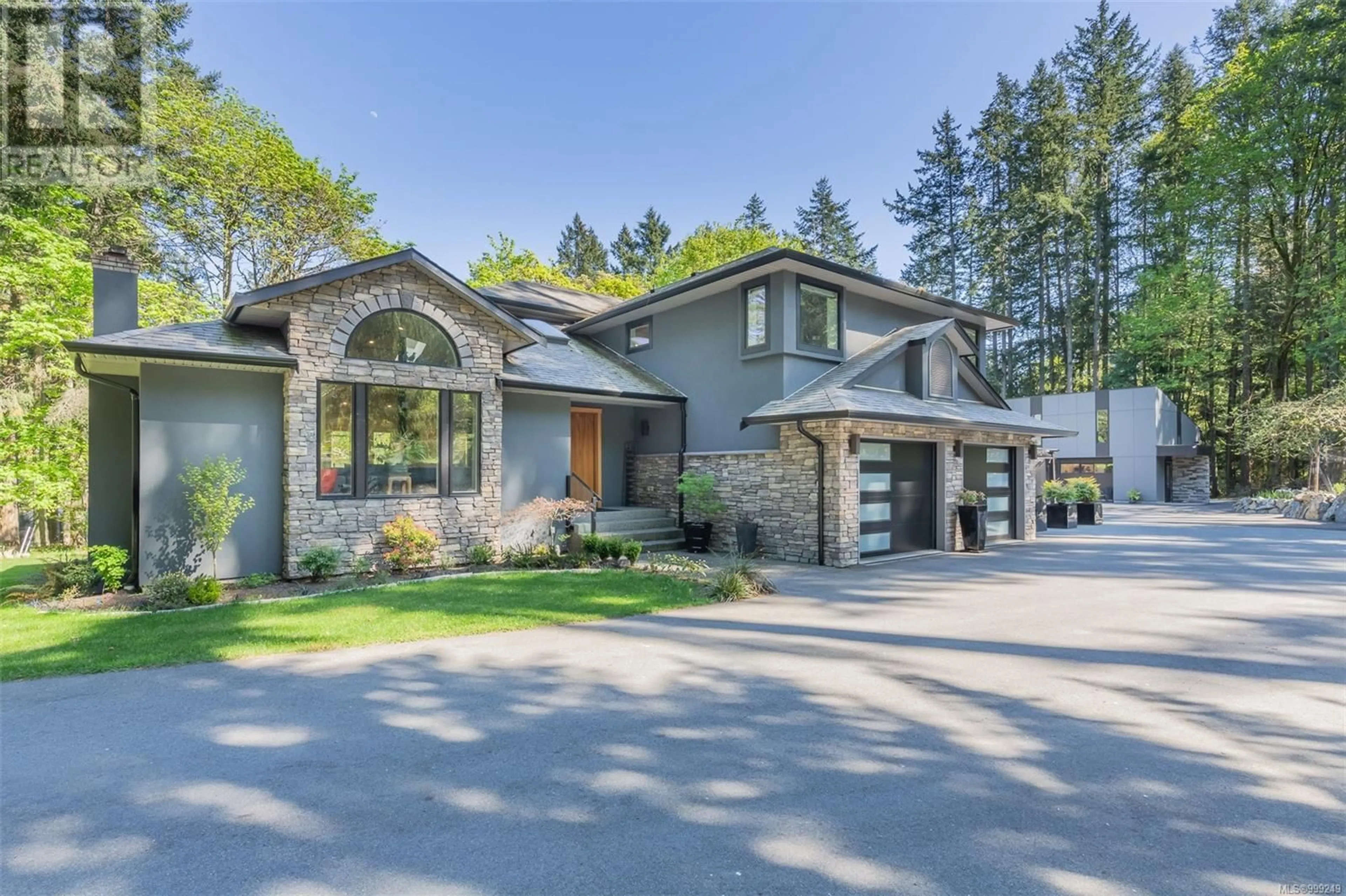 Home with brick exterior material, street for 851 SAYWARD ROAD, Saanich British Columbia V8Y1R5