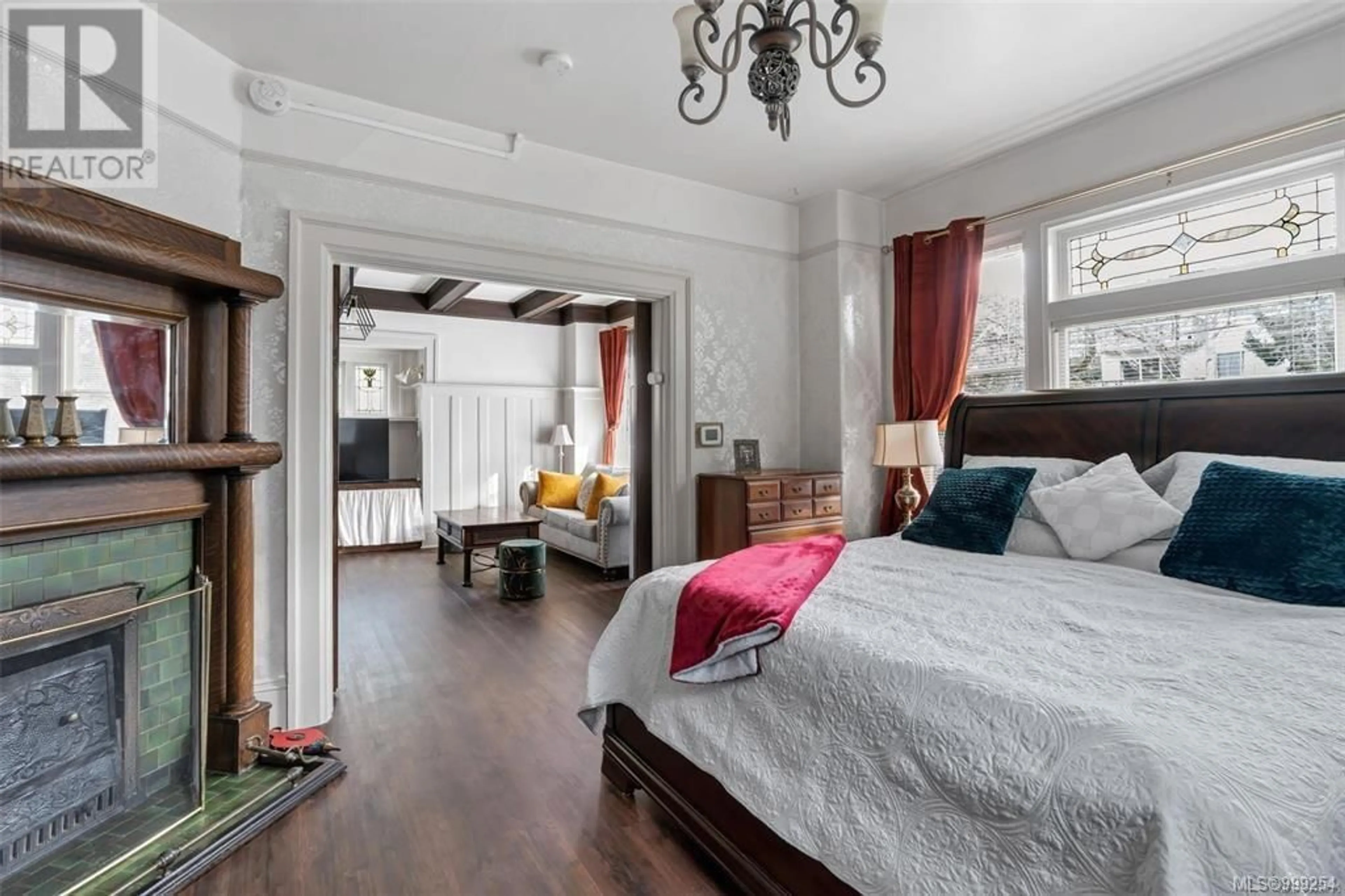 Bedroom with bed, wood/laminate floor for 516 SU'IT STREET, Victoria British Columbia V8V4C4