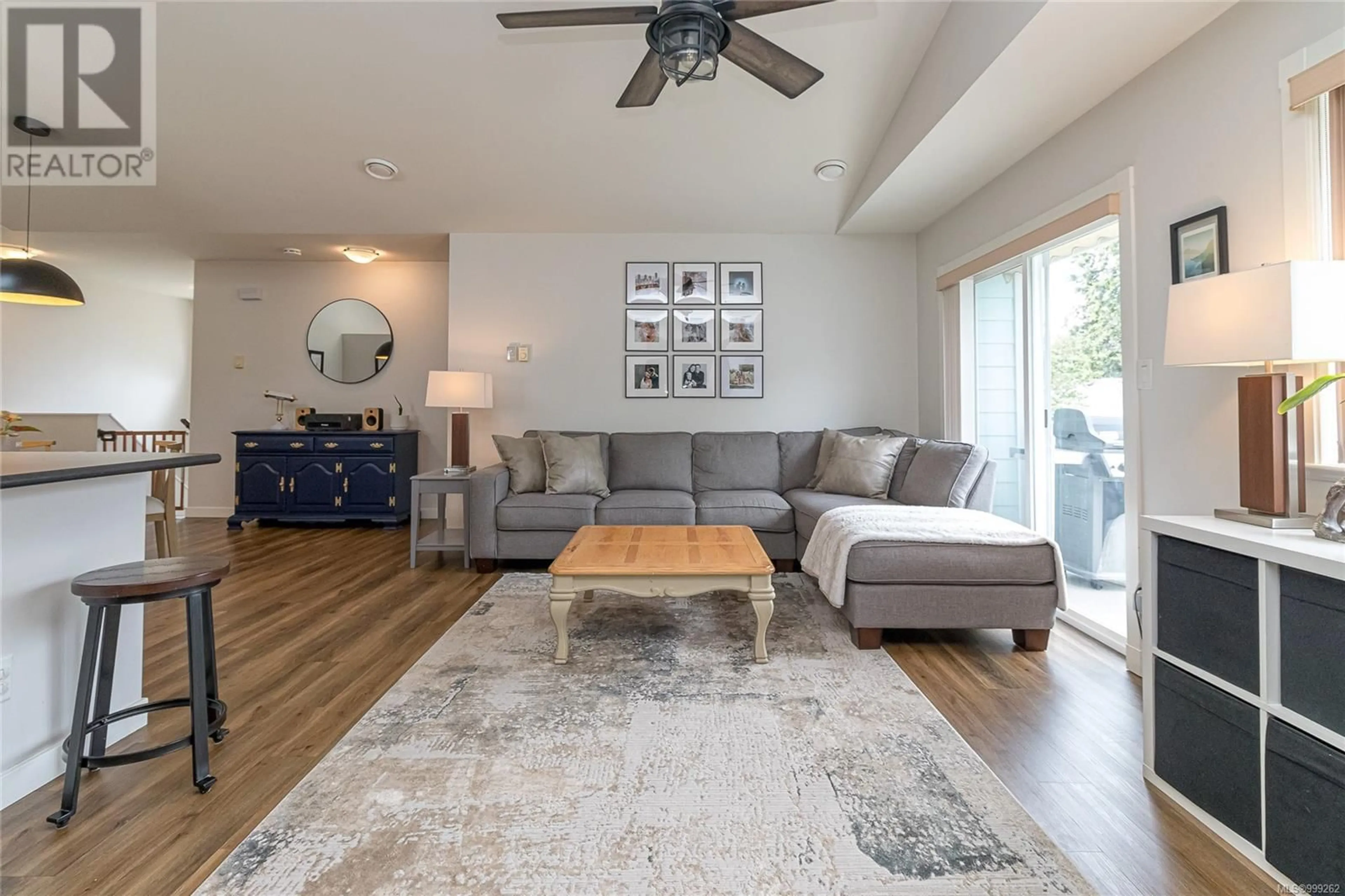 Living room with furniture, wood/laminate floor for 4162 ROCKHOME GARDENS, Saanich British Columbia V8X5K4