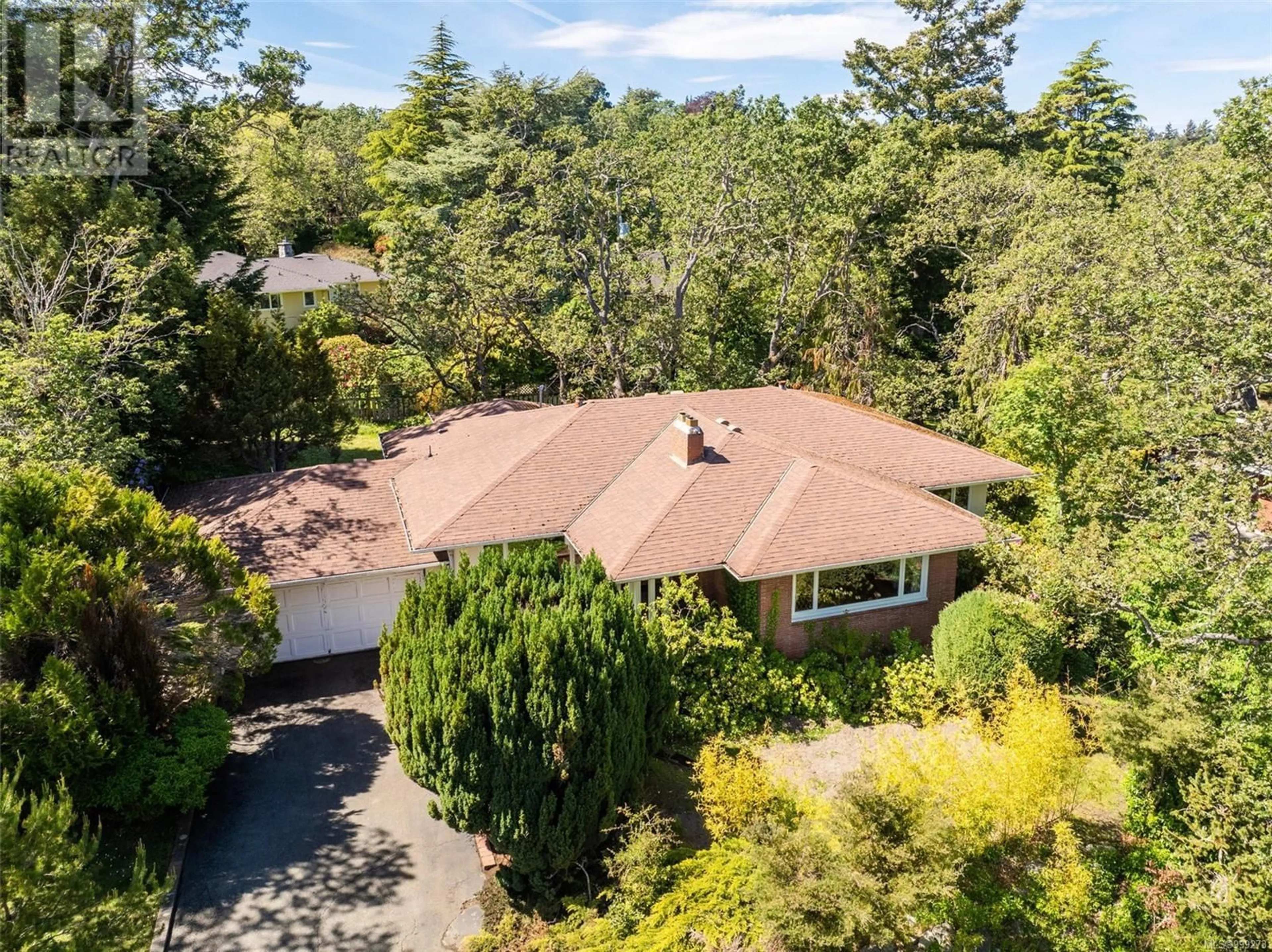 A pic from outside/outdoor area/front of a property/back of a property/a pic from drone, street for 3250 RIPON ROAD, Oak Bay British Columbia V8R6G7