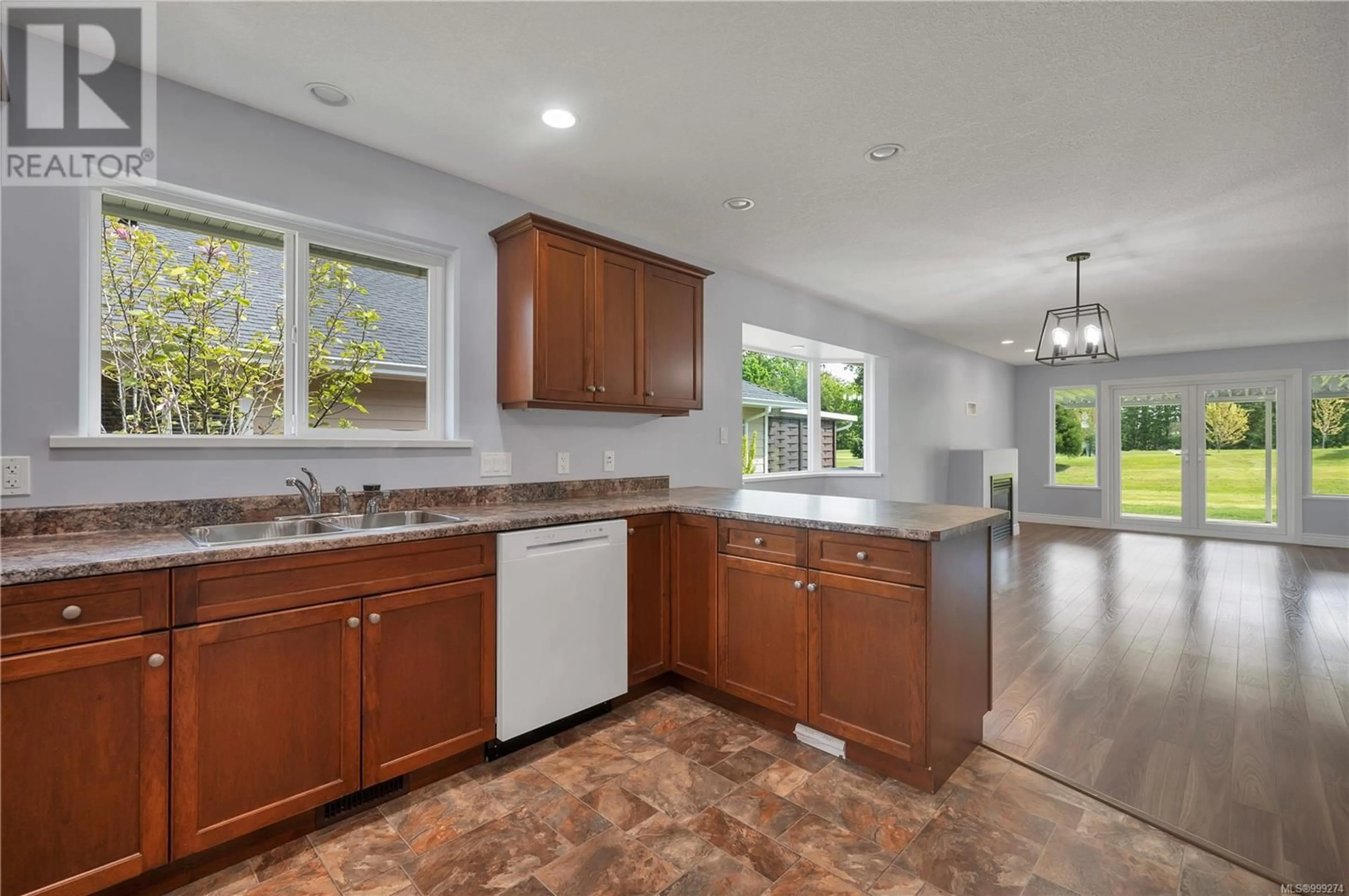 Open concept kitchen, ceramic/tile floor for 65 - 2006 SIERRA DRIVE, Campbell River British Columbia V9H1V6