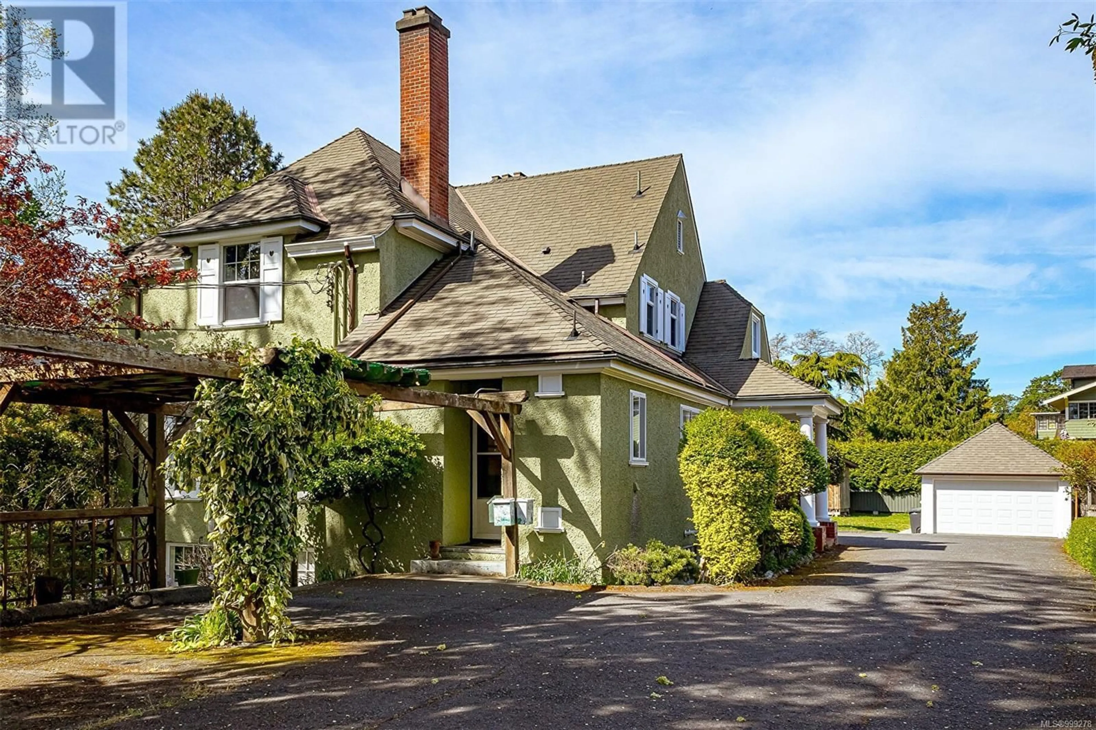 Unknown for 820 PEMBERTON ROAD, Victoria British Columbia V8S3R4