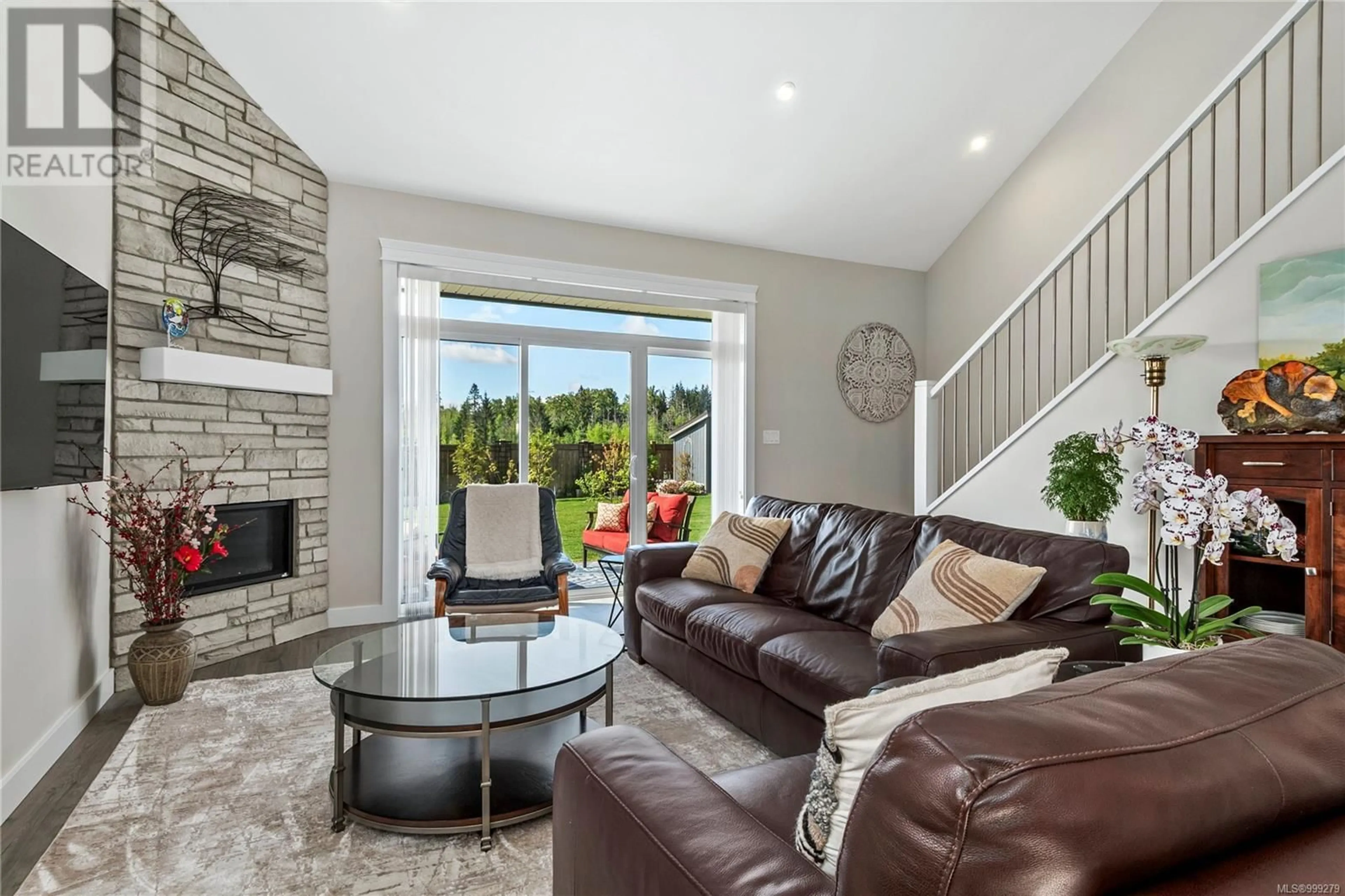Living room with furniture, unknown for 2125 EVERGREEN ROAD, Campbell River British Columbia V9W0C8