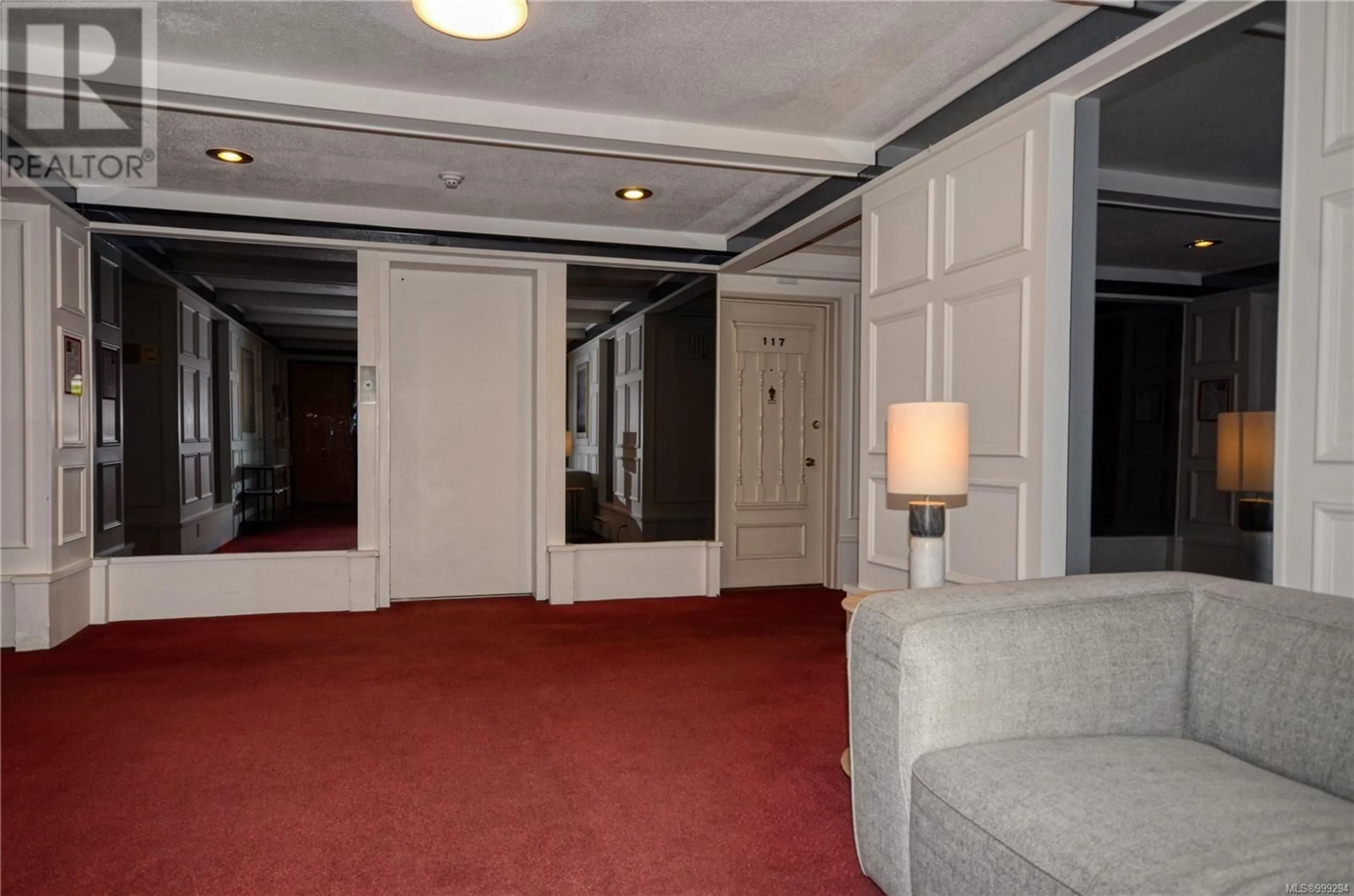 Indoor foyer for 128 - 964 HEYWOOD AVENUE SOUTH, Victoria British Columbia V8V2Y5