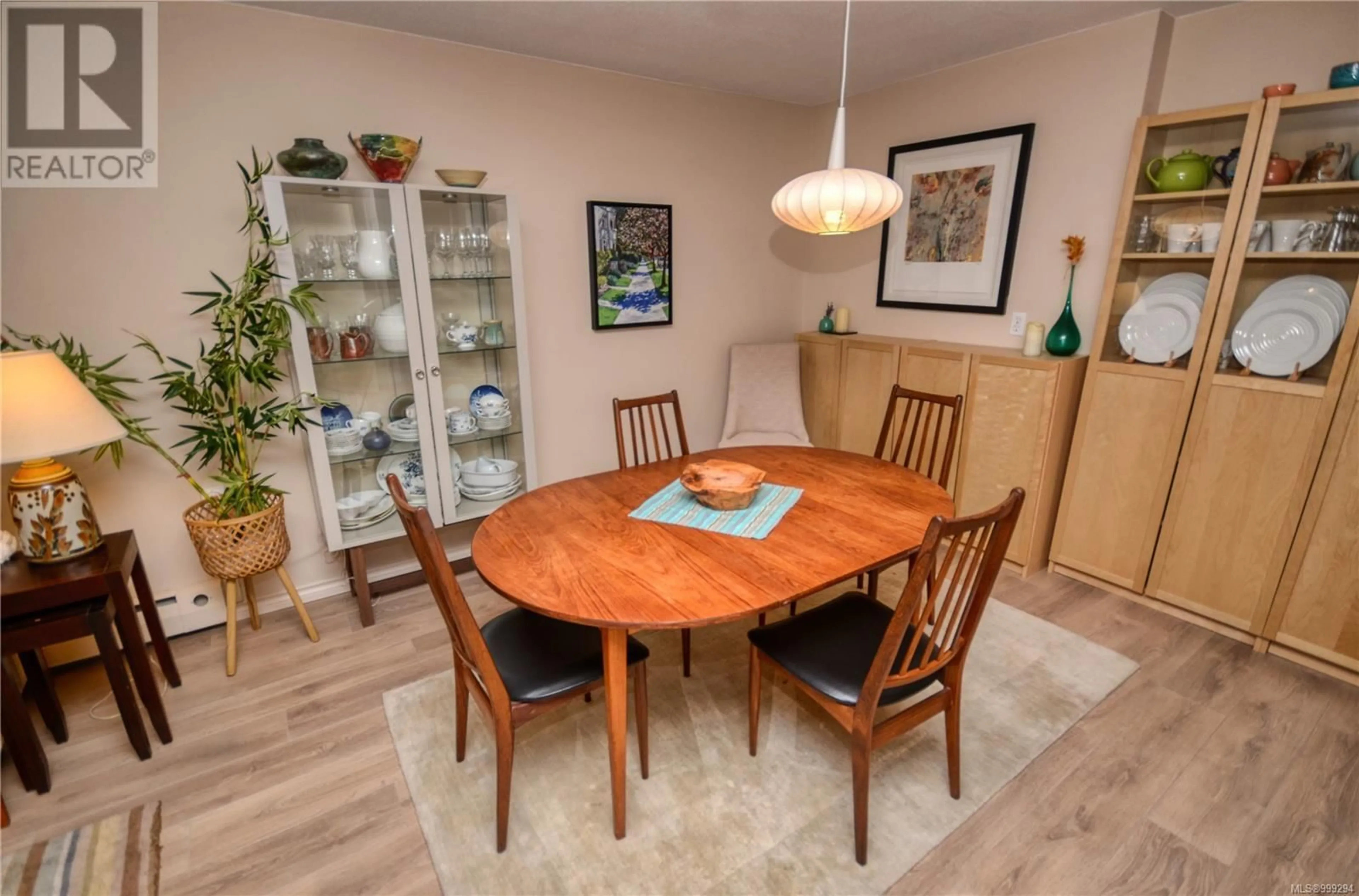 Dining room, wood/laminate floor for 128 - 964 HEYWOOD AVENUE SOUTH, Victoria British Columbia V8V2Y5