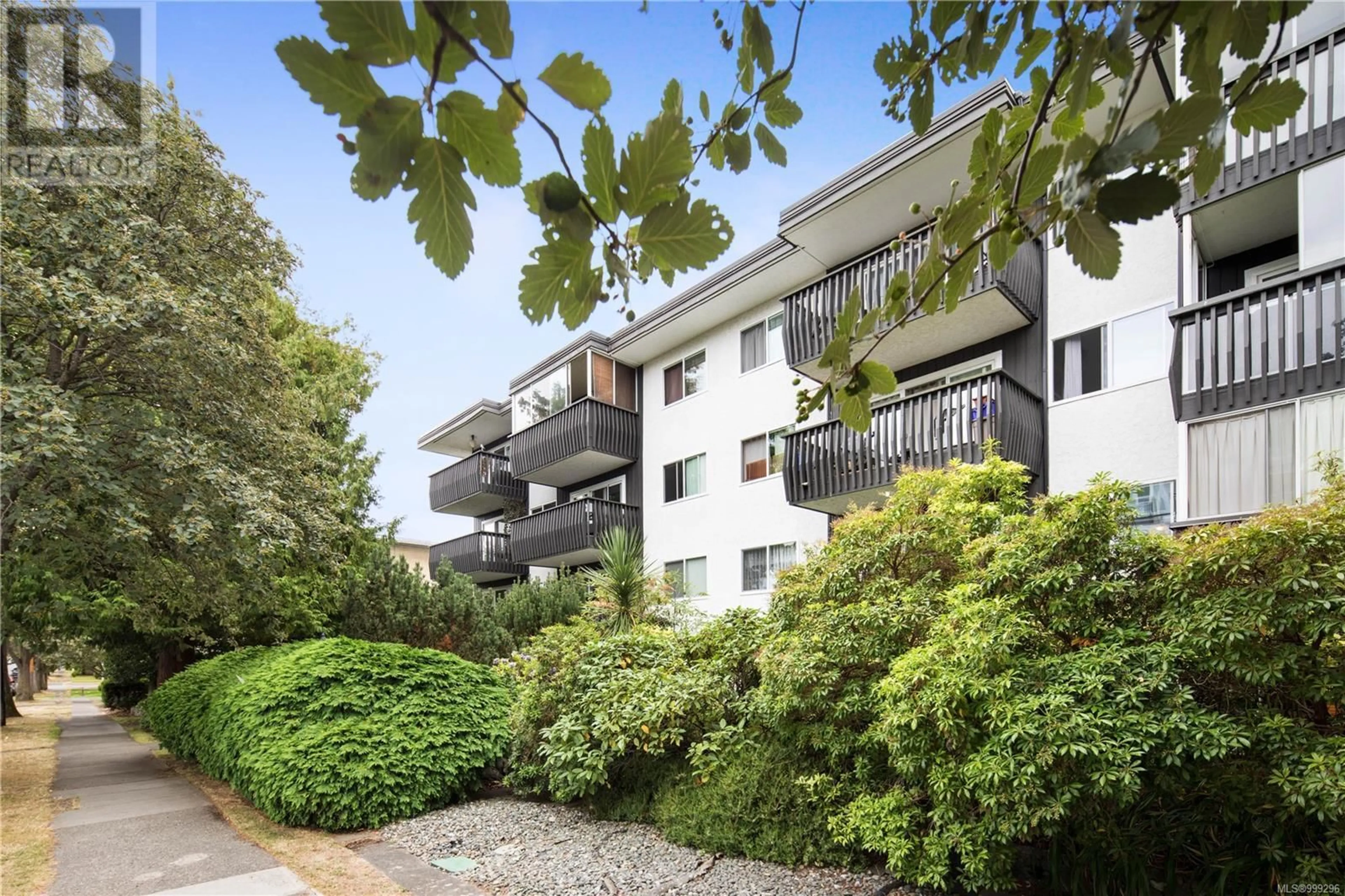 Patio, street for 105 - 1035 MCCLURE STREET, Victoria British Columbia V8V3G1