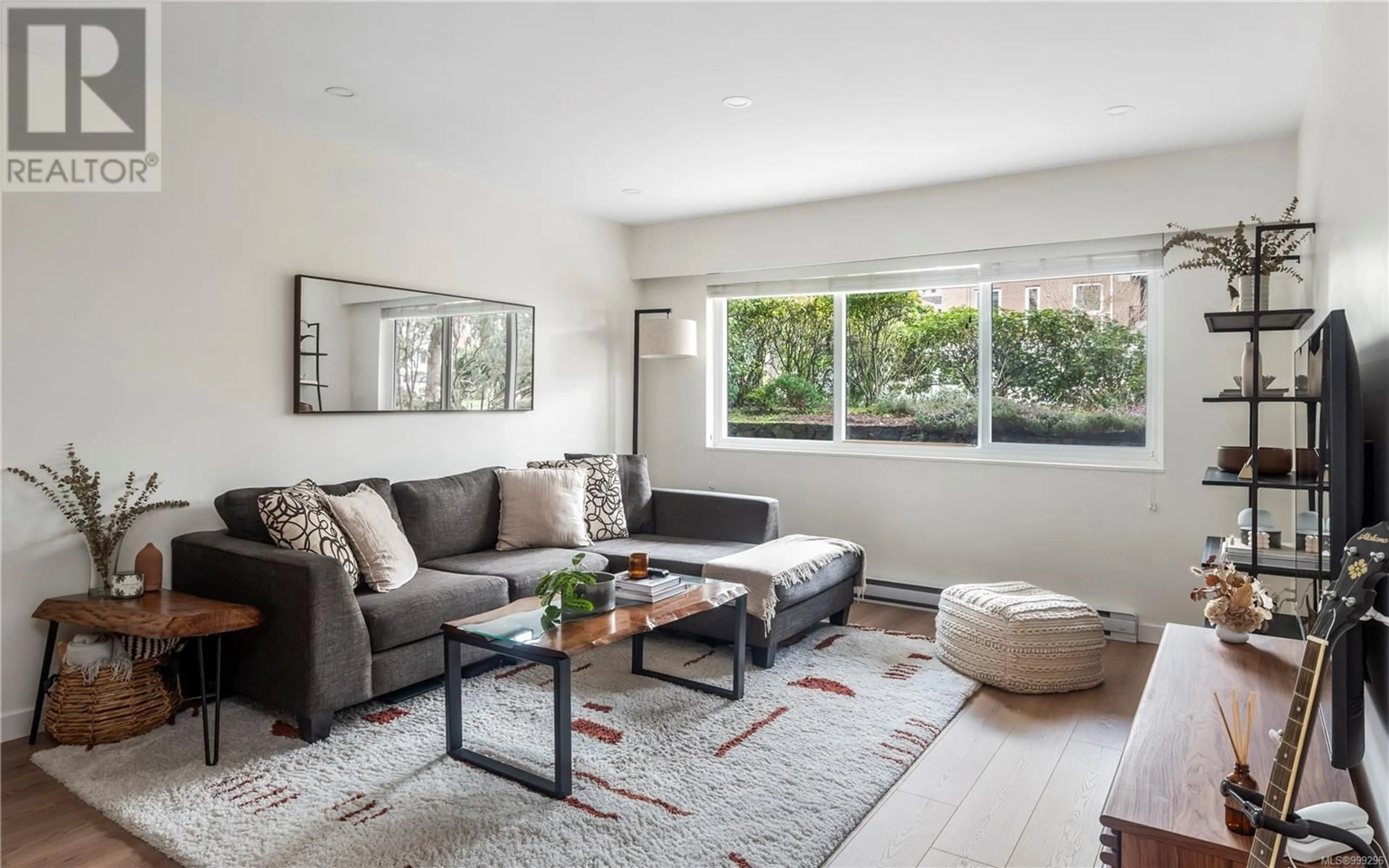 Living room with furniture, unknown for 105 - 1035 MCCLURE STREET, Victoria British Columbia V8V3G1