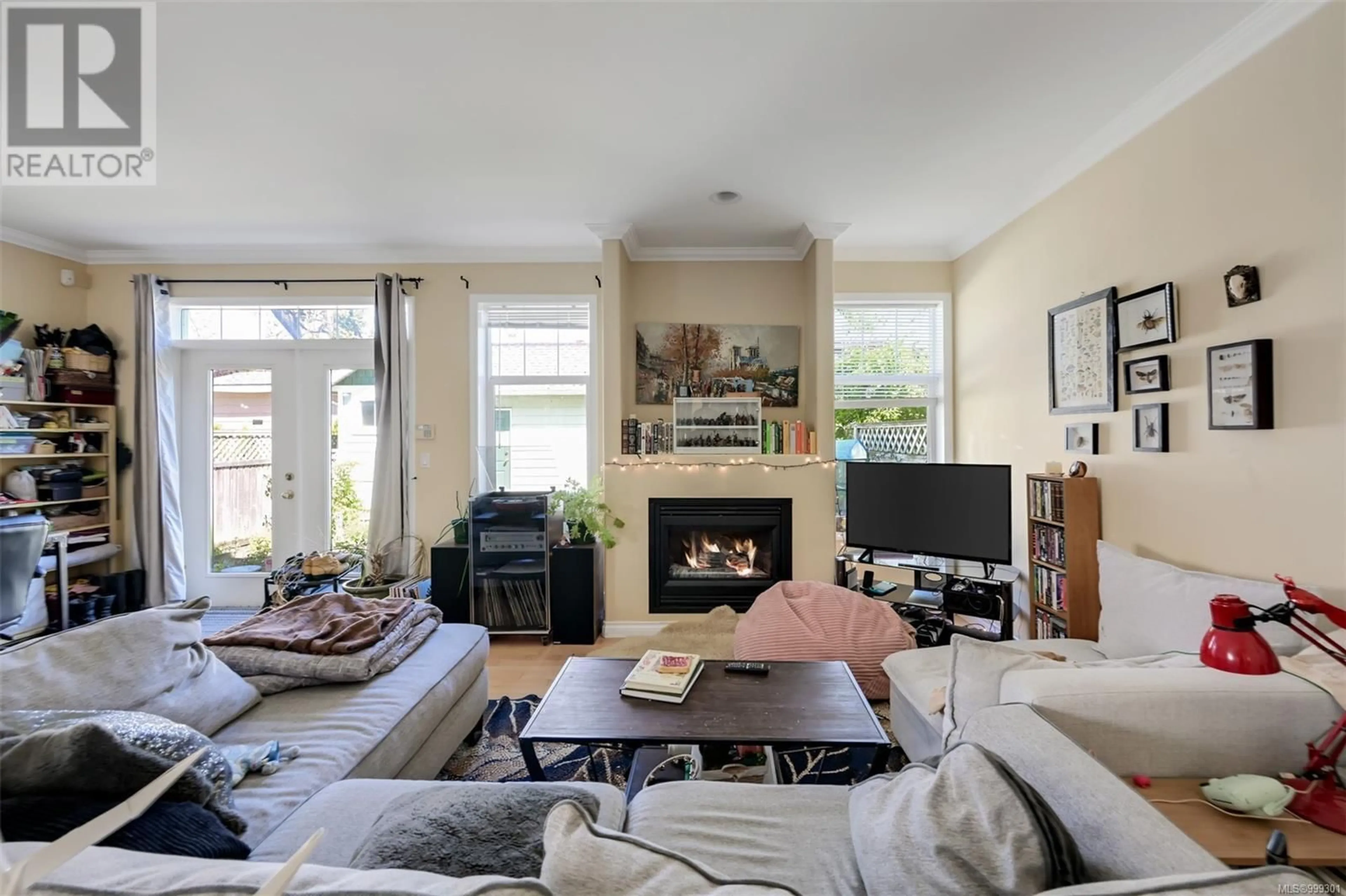 Living room with furniture, unknown for 1168 CALEDONIA AVENUE, Victoria British Columbia V8T1G1
