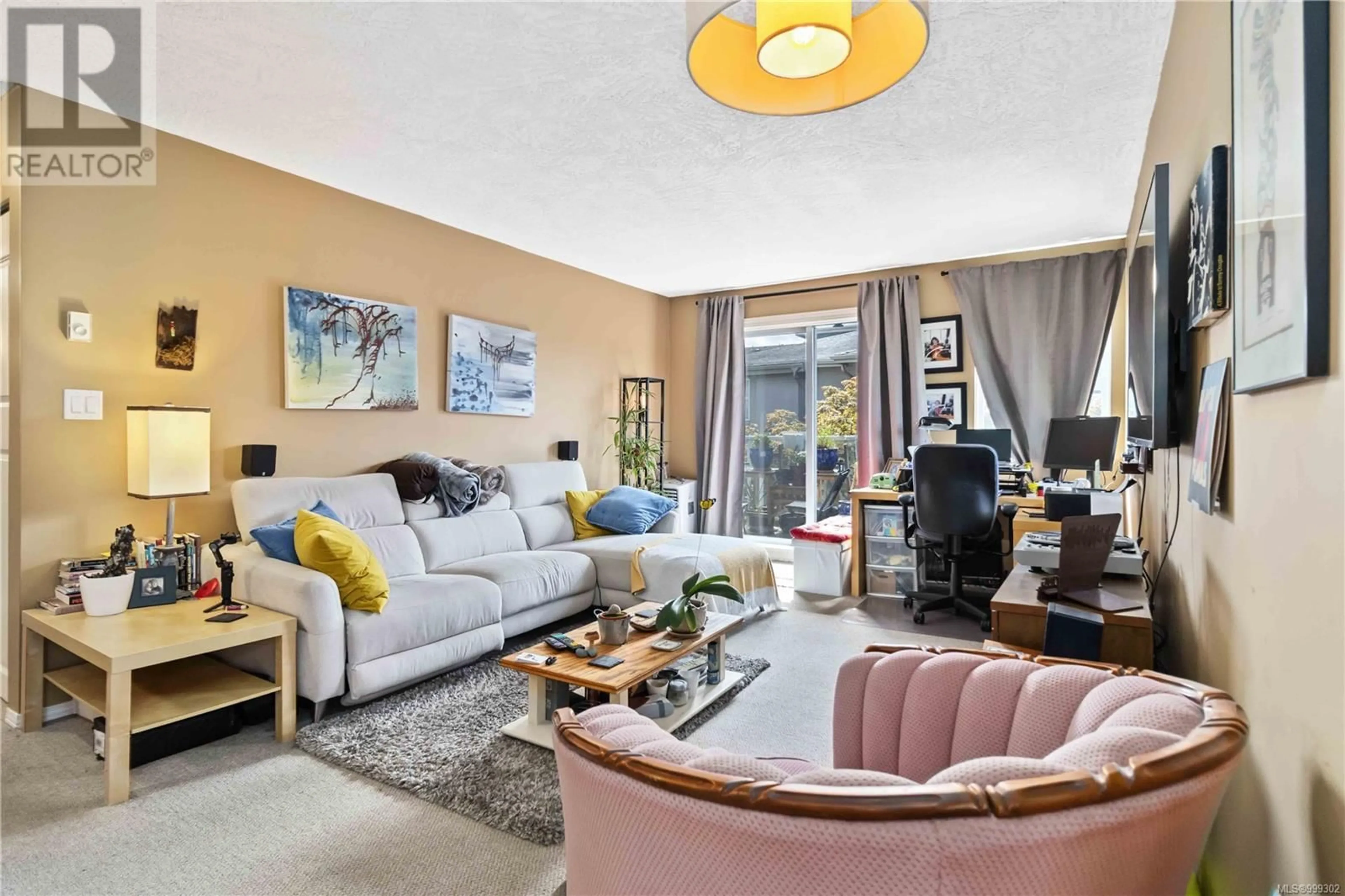 Living room with furniture, unknown for 402 - 2880 QUADRA STREET, Victoria British Columbia V8T4E7