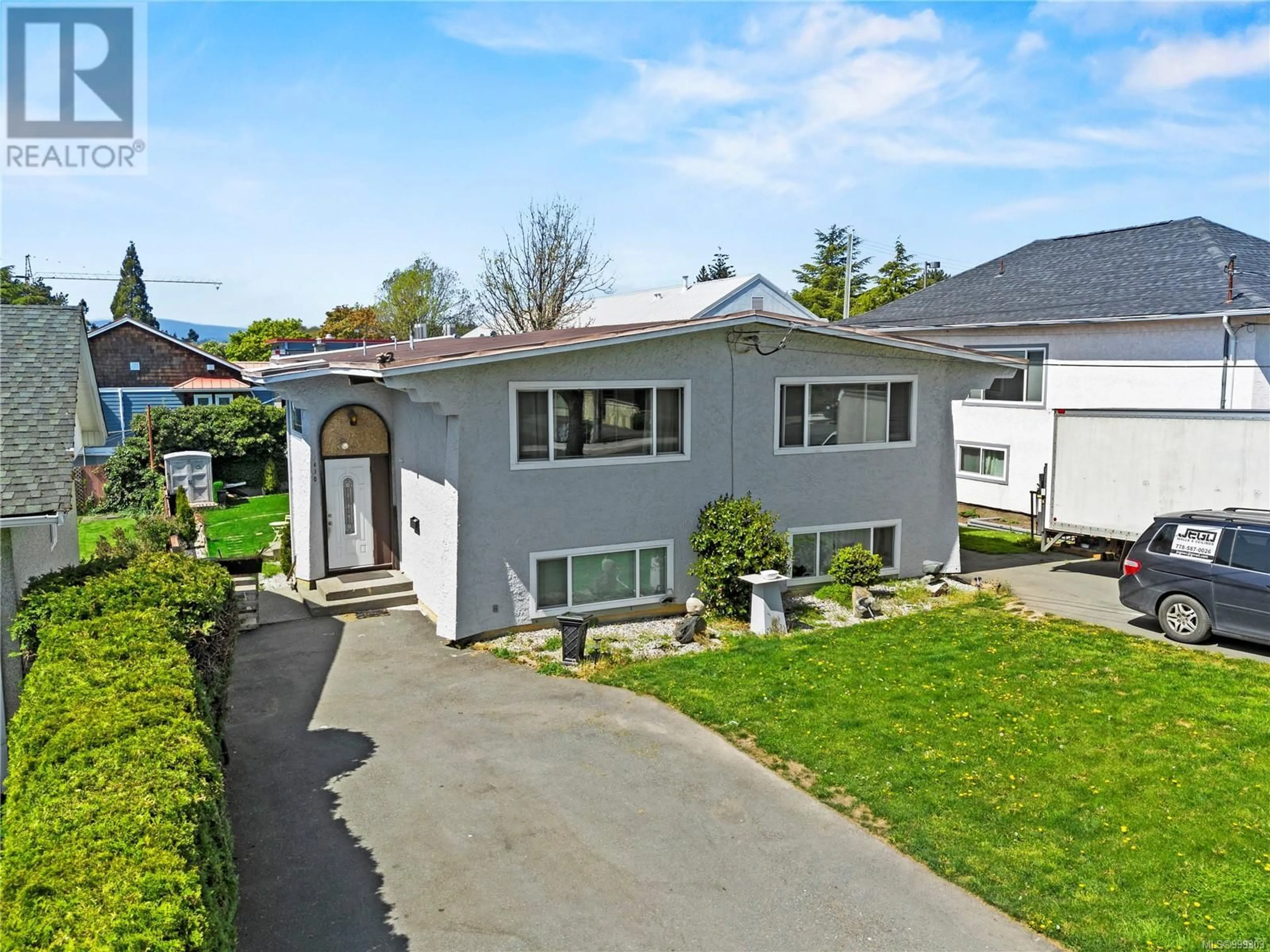 A pic from outside/outdoor area/front of a property/back of a property/a pic from drone, street for 3430 SEATON STREET, Saanich British Columbia V8Z3V9