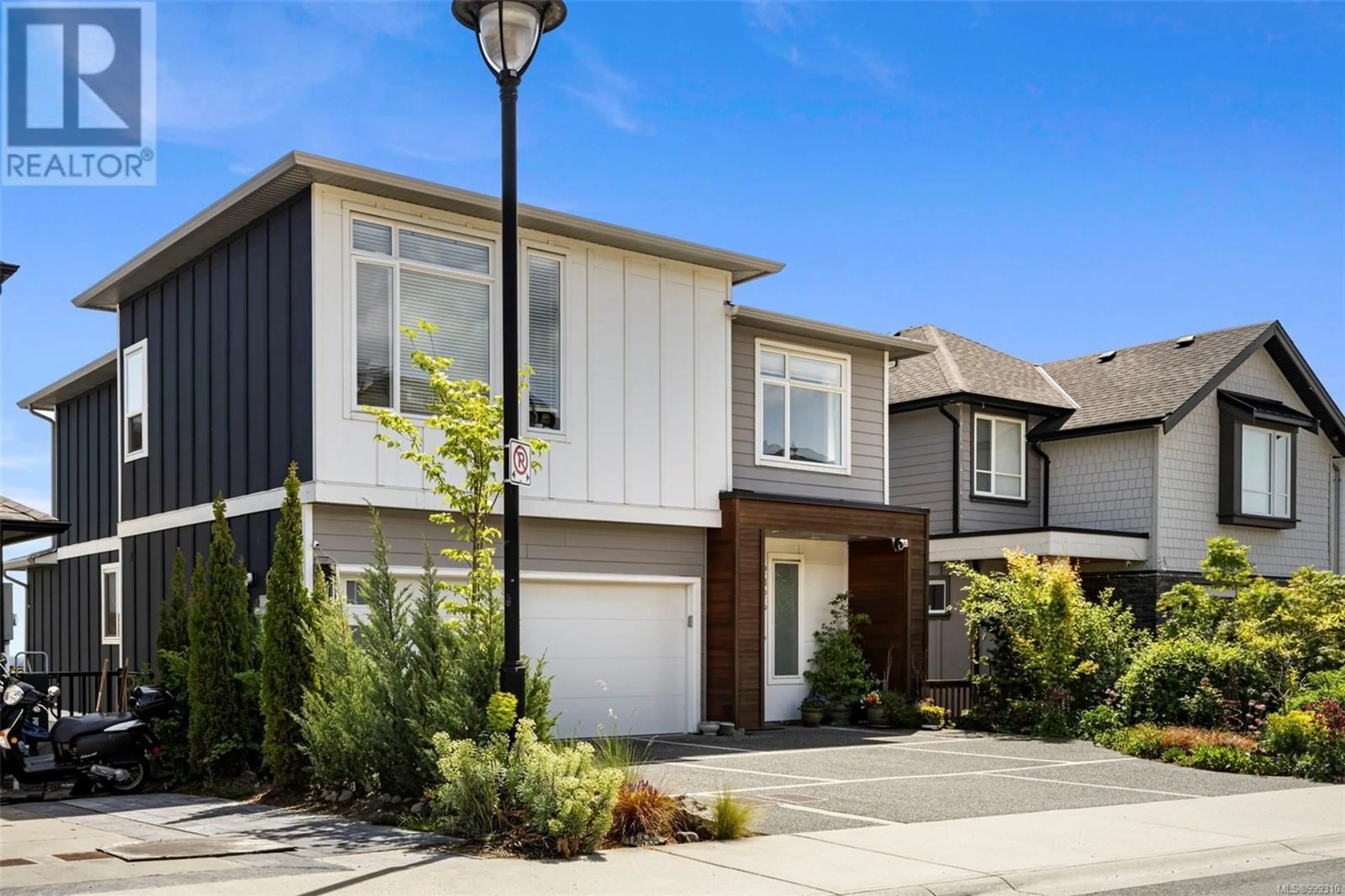 Home with vinyl exterior material, street for 2326 AZURITE CRESCENT, Langford British Columbia V9B0T9
