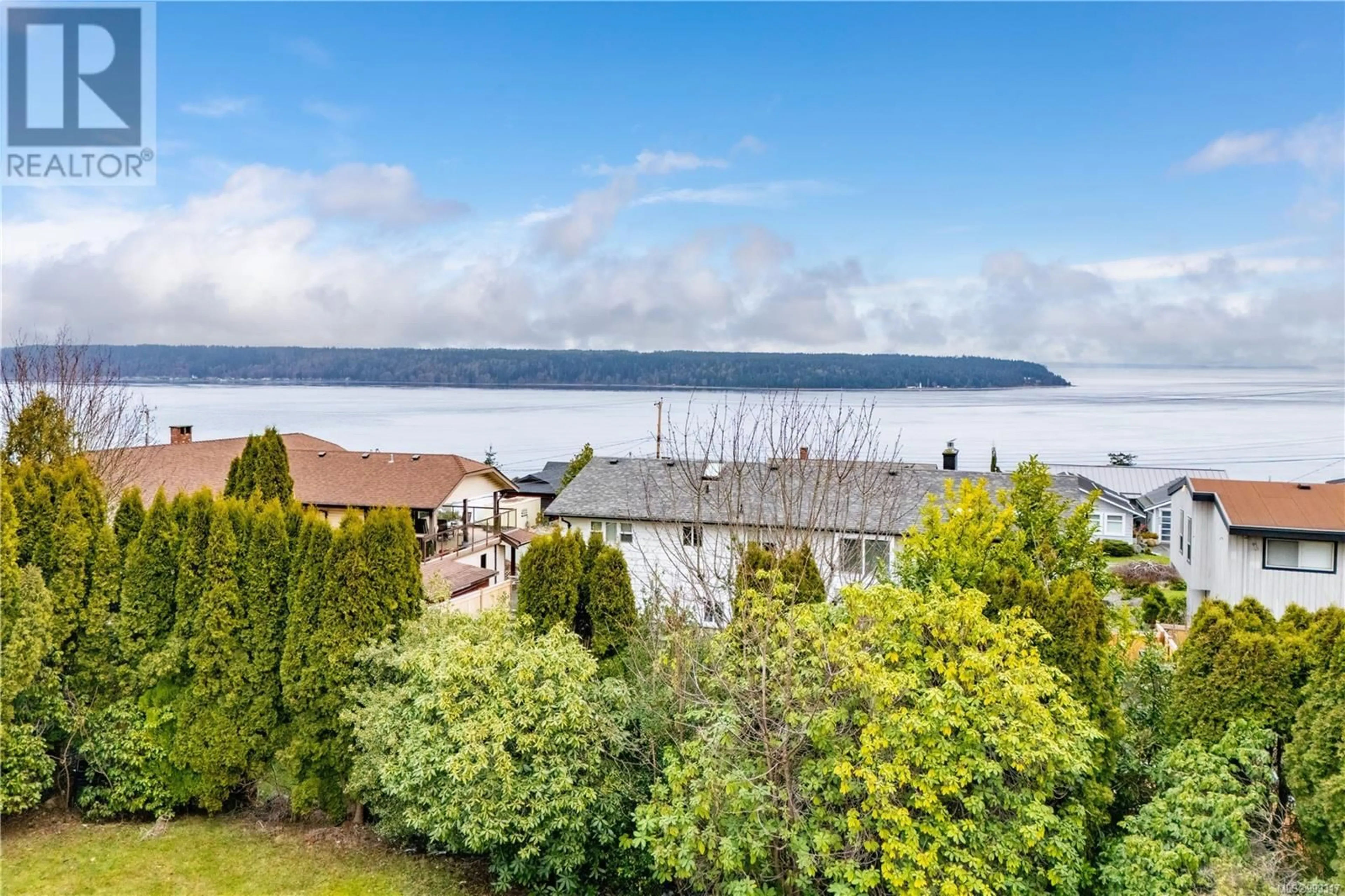 A pic from outside/outdoor area/front of a property/back of a property/a pic from drone, water/lake/river/ocean view for 605 MURPHY STREET SOUTH, Campbell River British Columbia V9W6G1