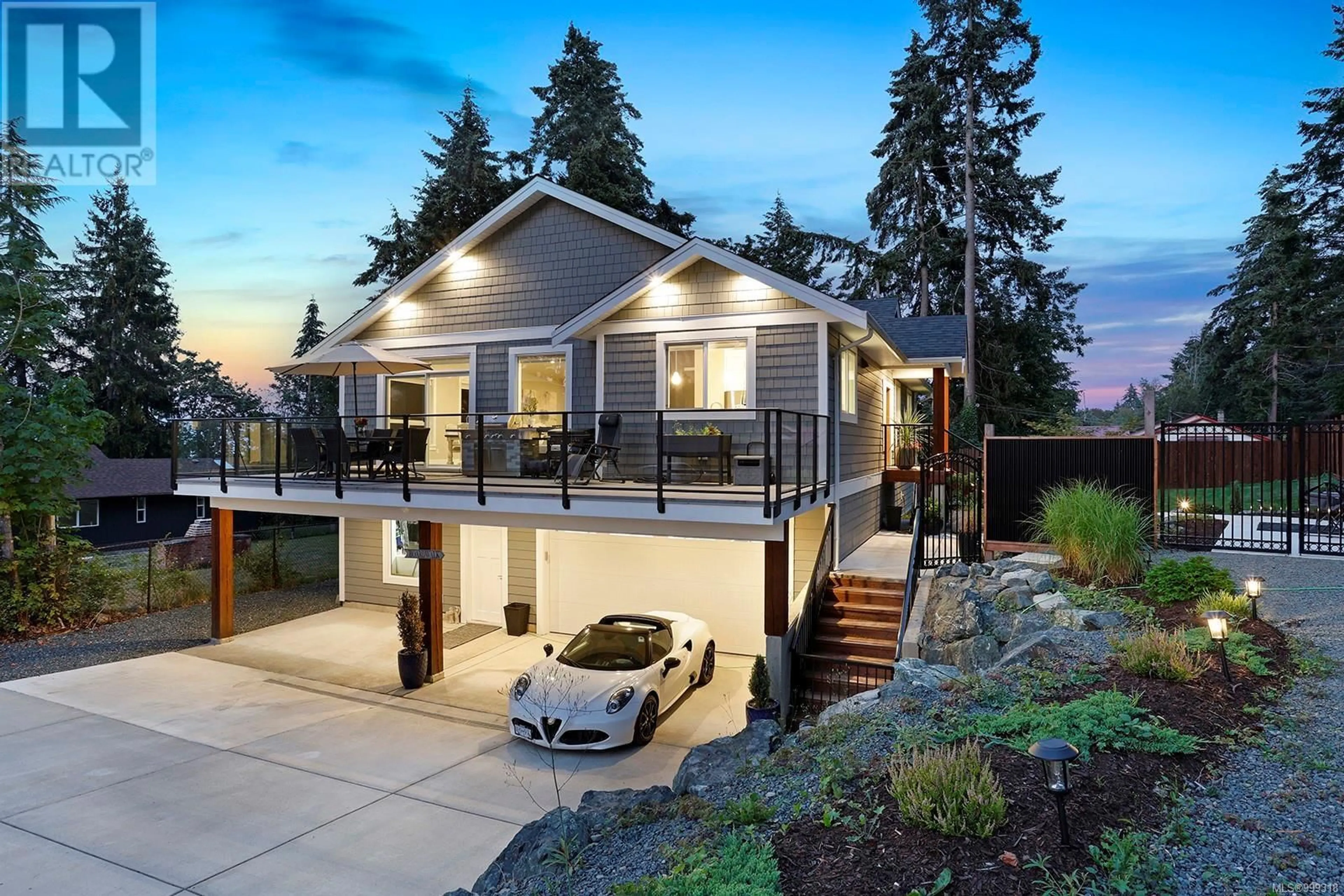 Home with vinyl exterior material, street for 3819 ROSS AVENUE, Royston British Columbia V0R2V0