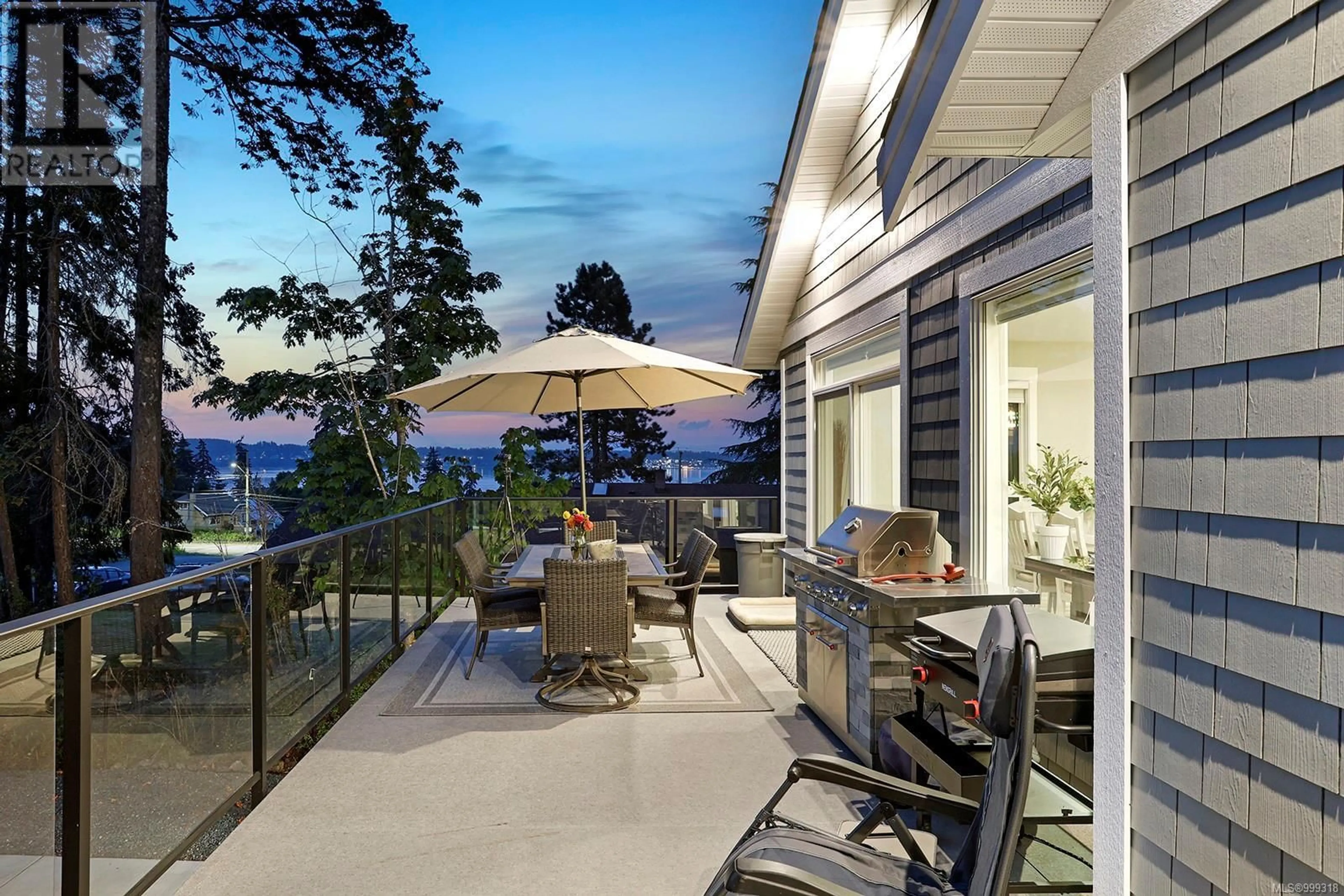 Patio, water/lake/river/ocean view for 3819 ROSS AVENUE, Royston British Columbia V0R2V0