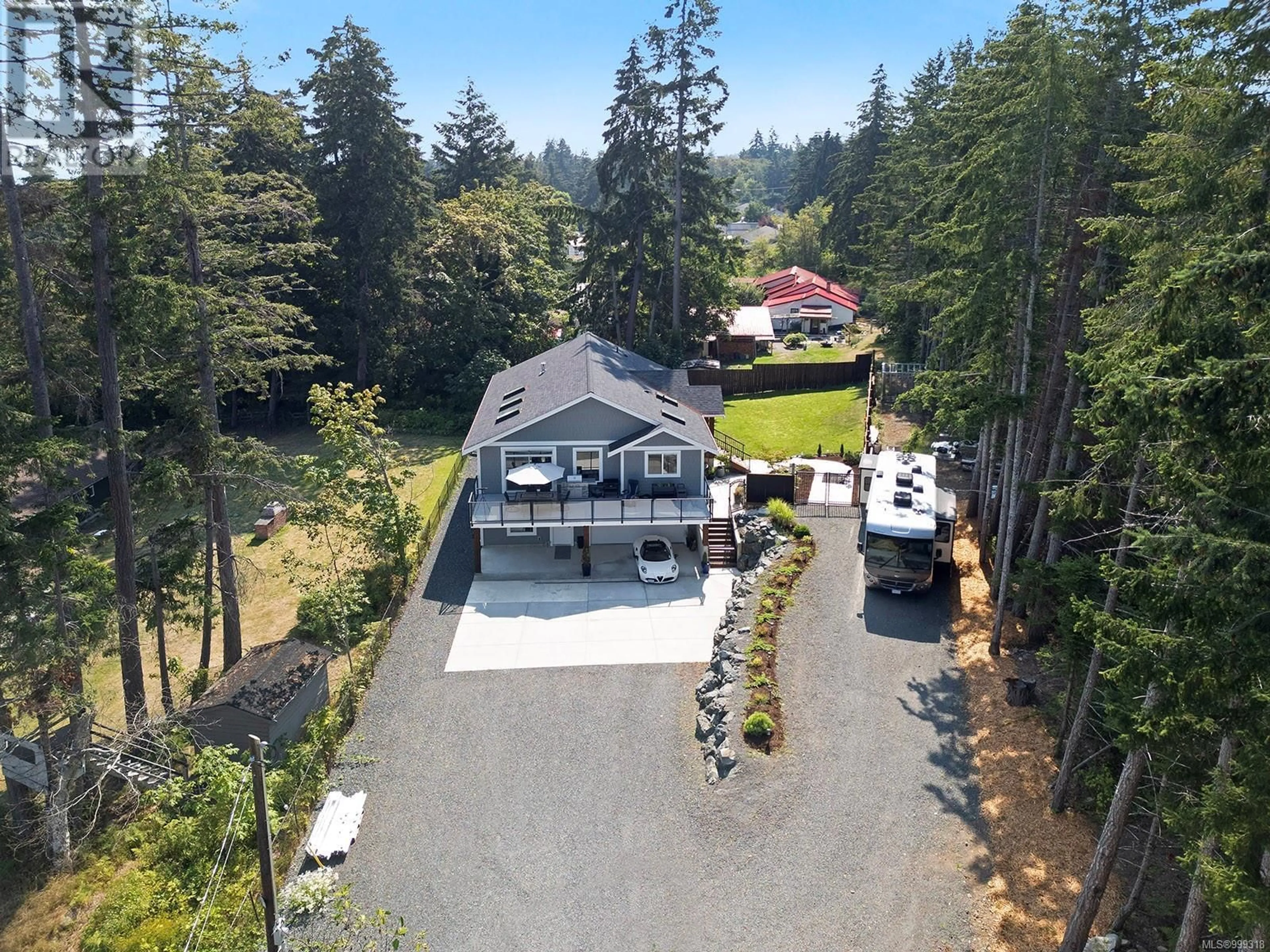 A pic from outside/outdoor area/front of a property/back of a property/a pic from drone, unknown for 3819 ROSS AVENUE, Royston British Columbia V0R2V0