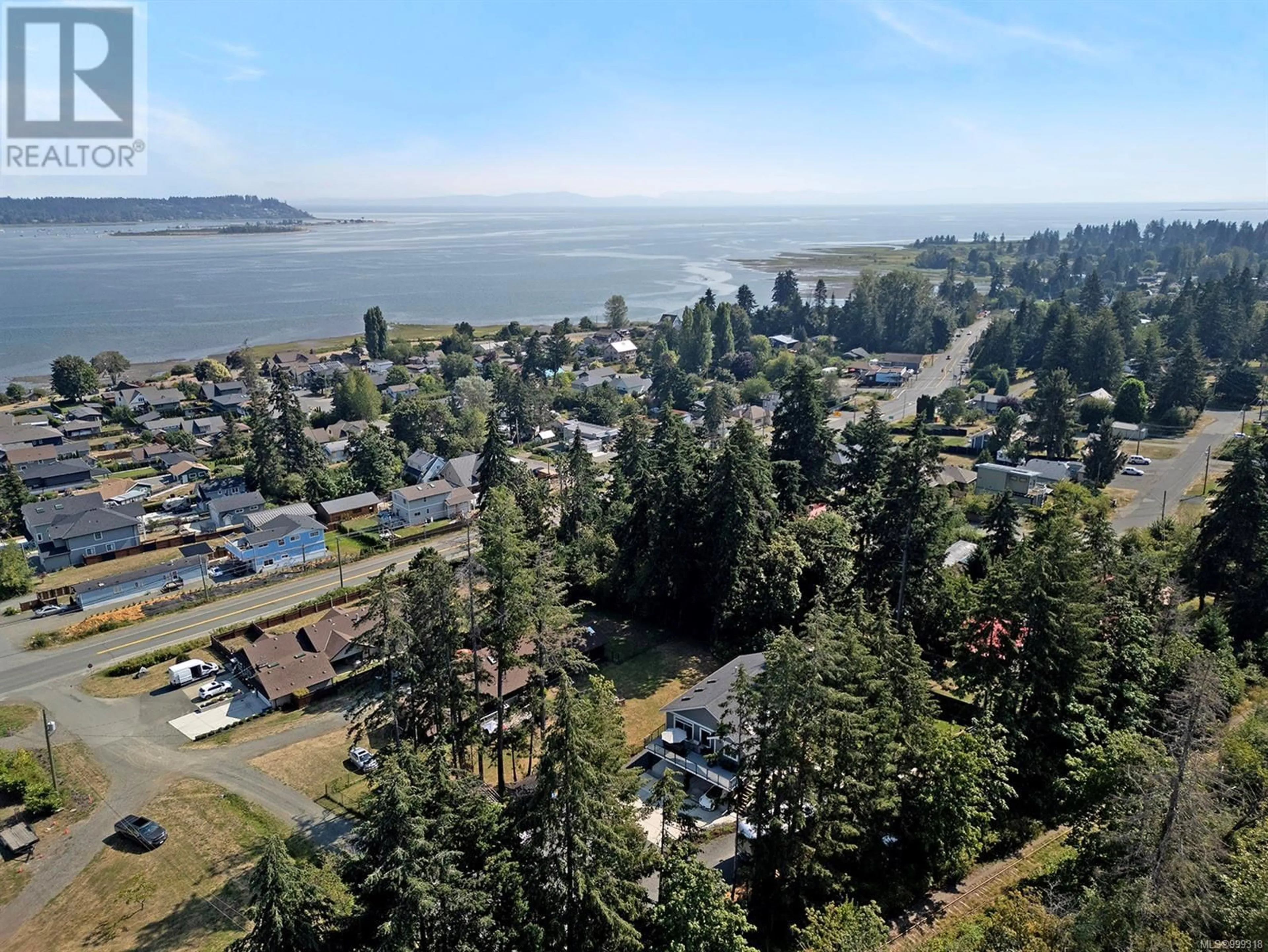 A pic from outside/outdoor area/front of a property/back of a property/a pic from drone, water/lake/river/ocean view for 3819 ROSS AVENUE, Royston British Columbia V0R2V0