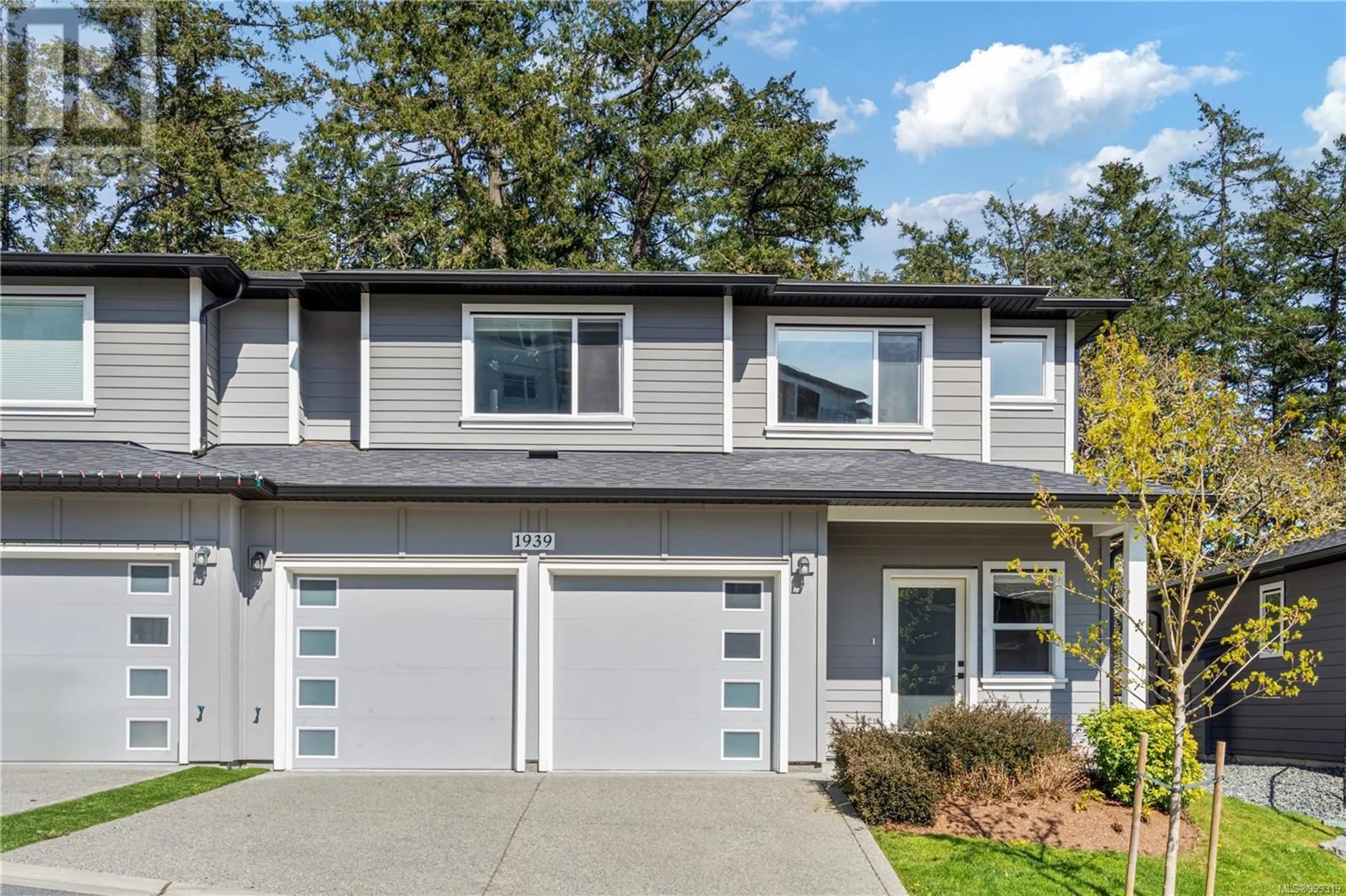 Home with vinyl exterior material, street for 1939 WEST PARK LANE, View Royal British Columbia V9B3R9