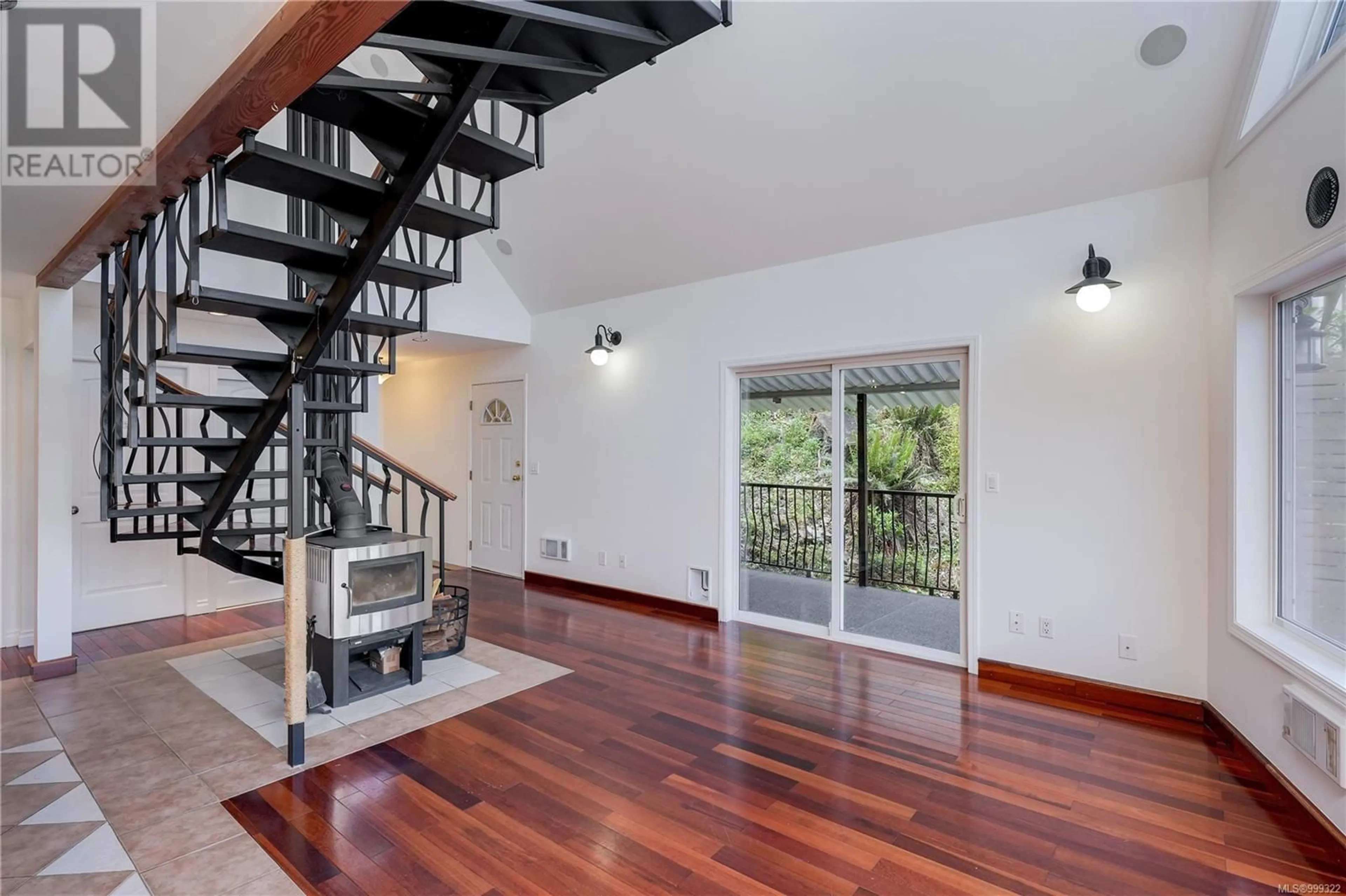 Indoor foyer for 7441 MARK LANE, Central Saanich British Columbia V9E2A1
